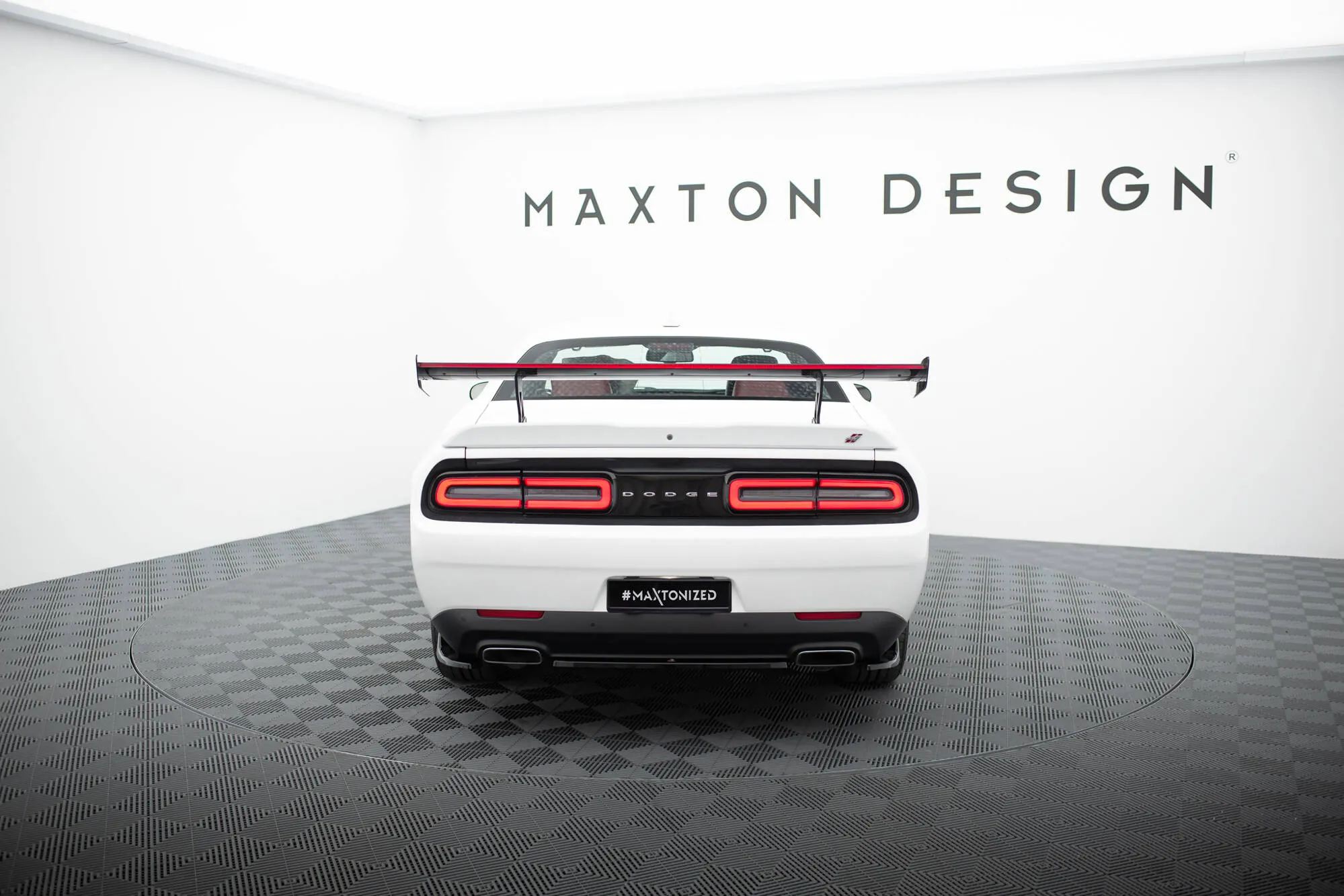 Hekkspoiler med LED Dodge Challenger (K3) 2008 - 2023 | Carbon Fiber Edition – bilde 13