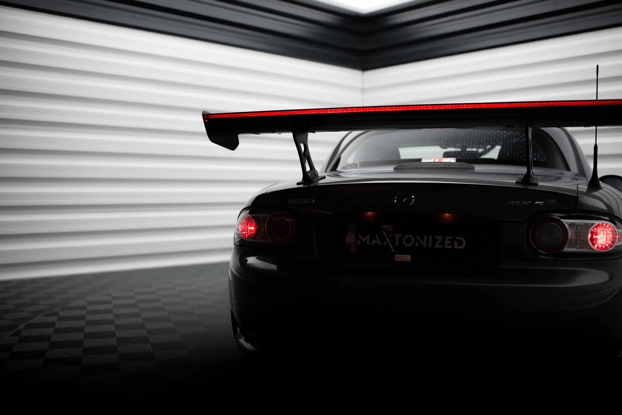 Hekkspoiler med LED Mazda MX-5 (Mk3) 2006-2015 | Carbon Fiber Edition – bilde 3