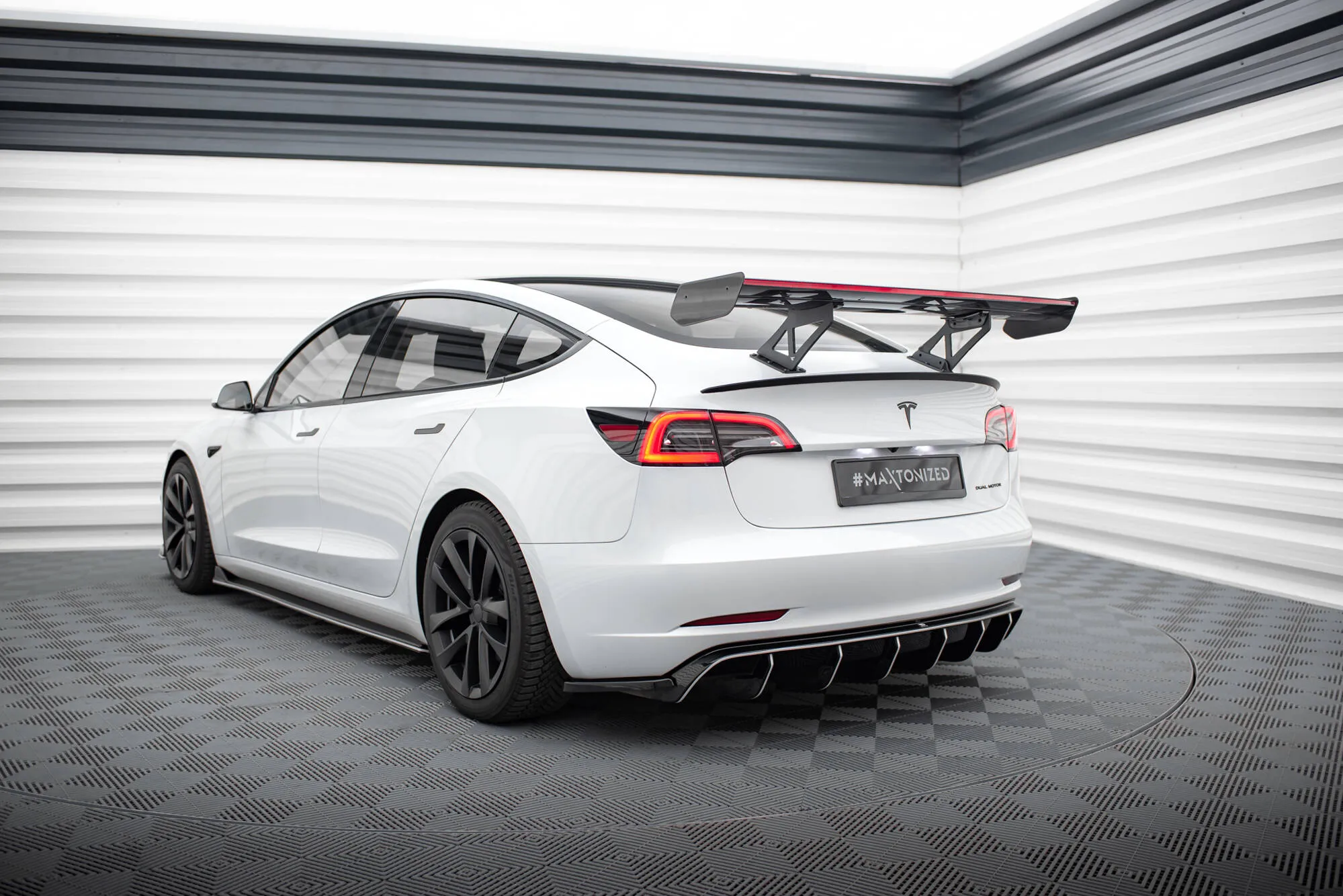 Hekkspoiler med LED Tesla Model 3 2017 -> | Carbon Fiber Edition – bilde 10