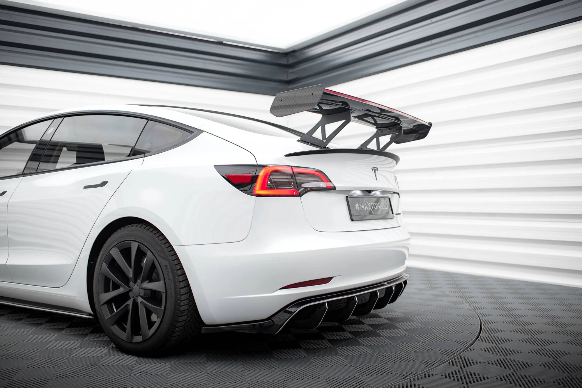Hekkspoiler med LED Tesla Model 3 2017 -> | Carbon Fiber Edition – bilde 11