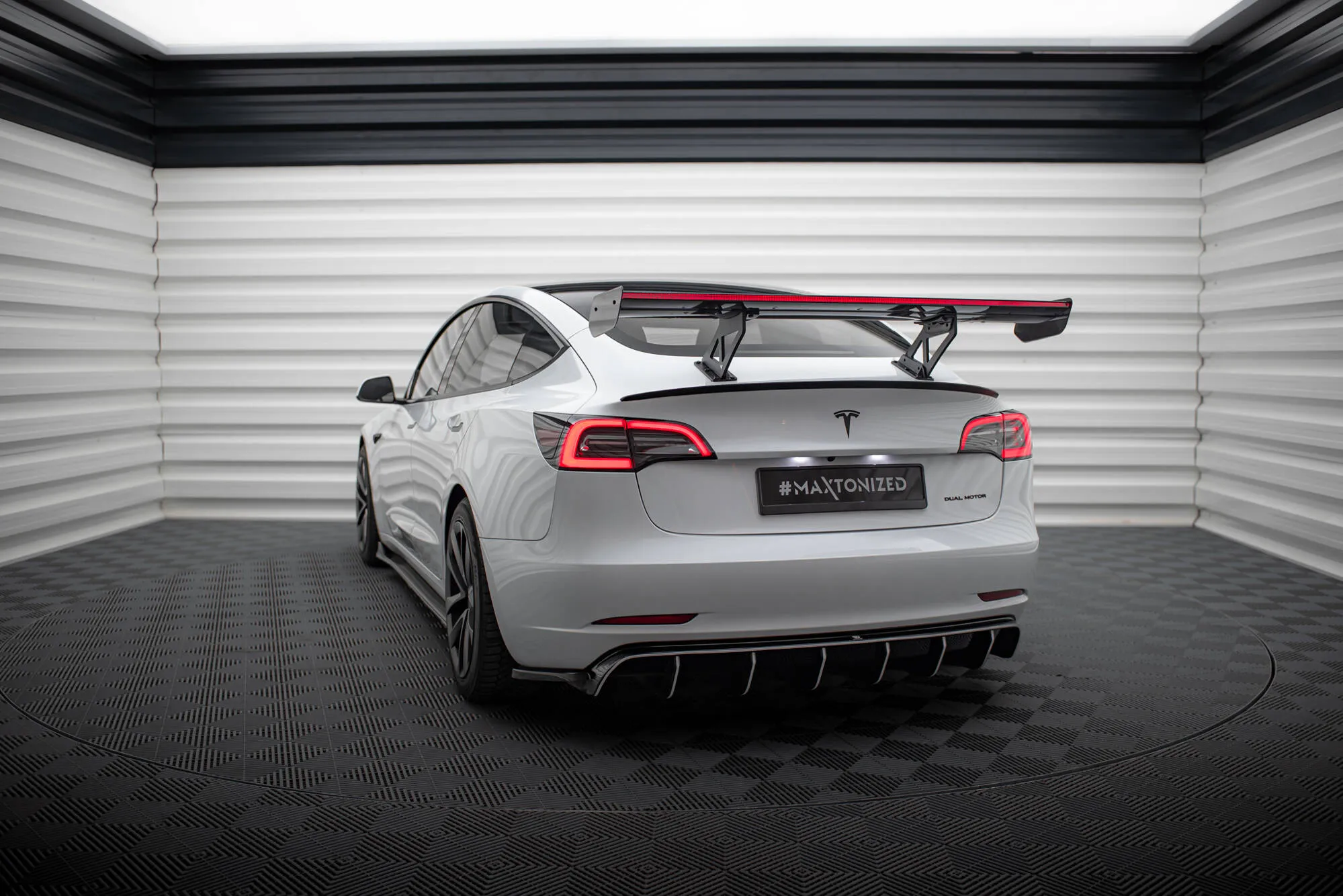 Hekkspoiler med LED Tesla Model 3 2017 -> | Carbon Fiber Edition – bilde 6