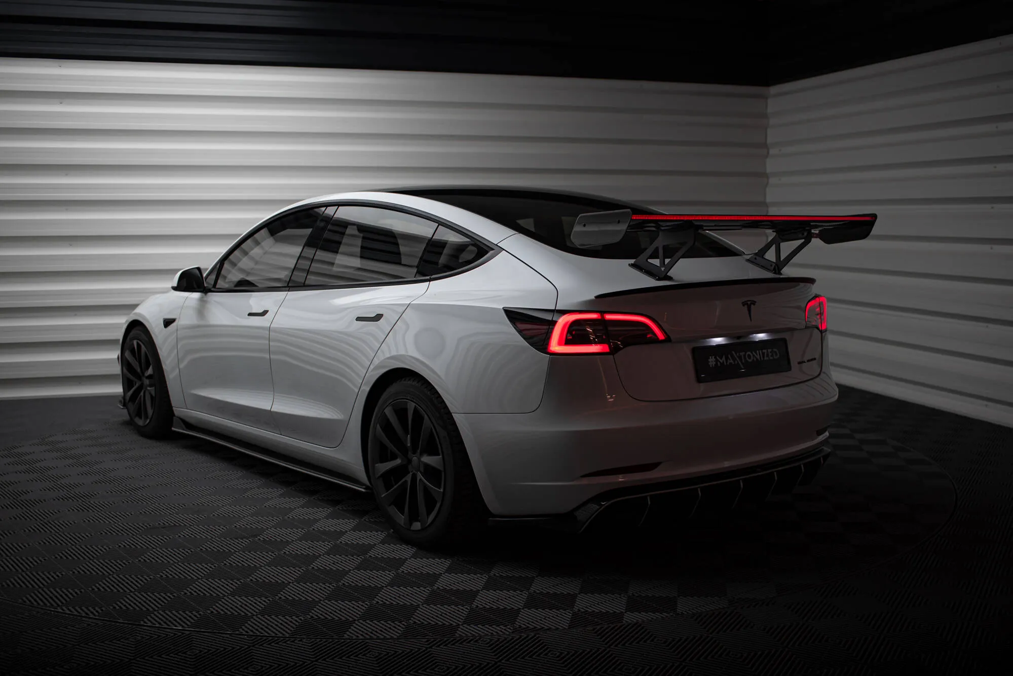 Hekkspoiler med LED Tesla Model 3 2017 -> | Carbon Fiber Edition – bilde 7