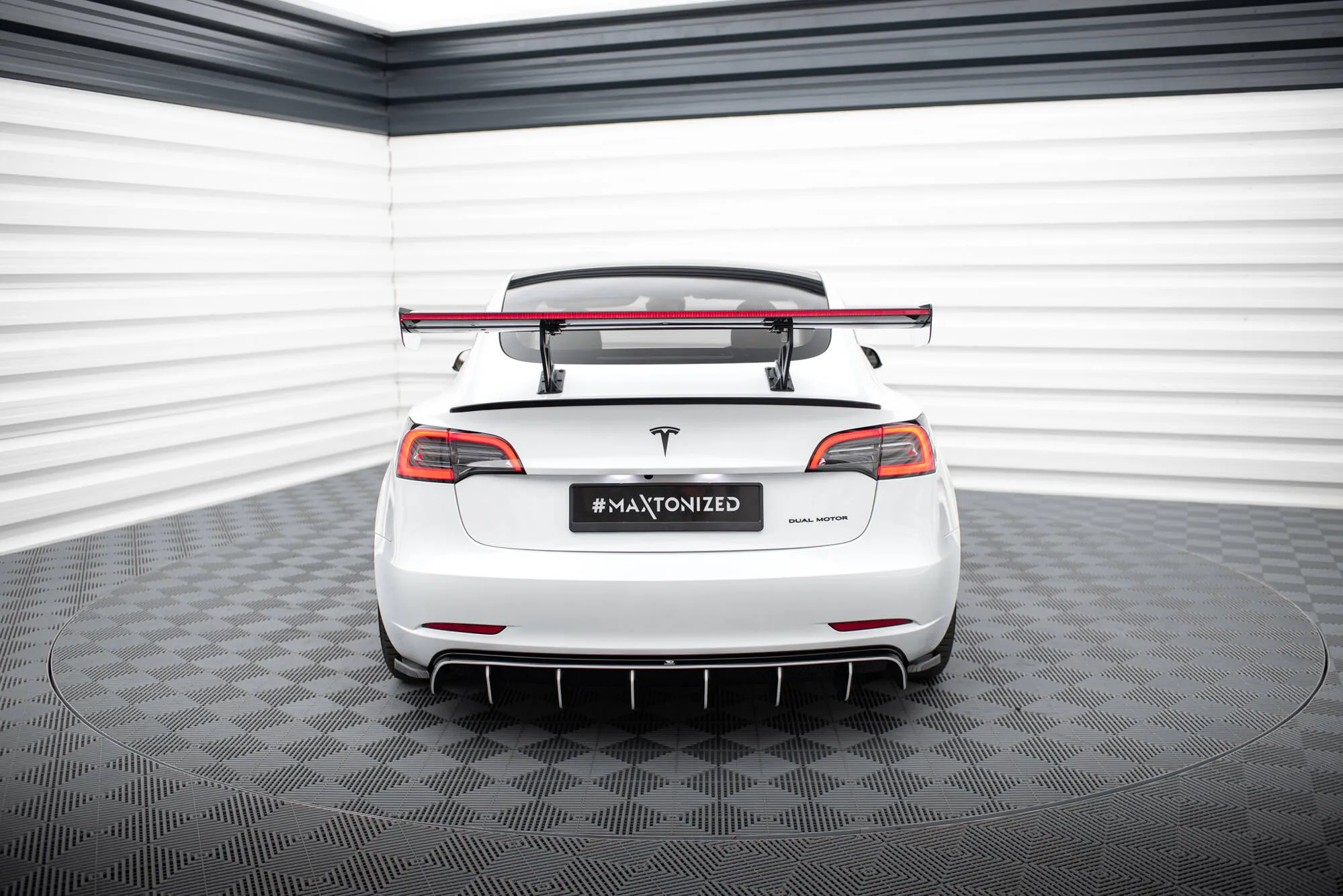 Hekkspoiler med LED Tesla Model 3 2017 -> | Carbon Fiber Edition – bilde 9