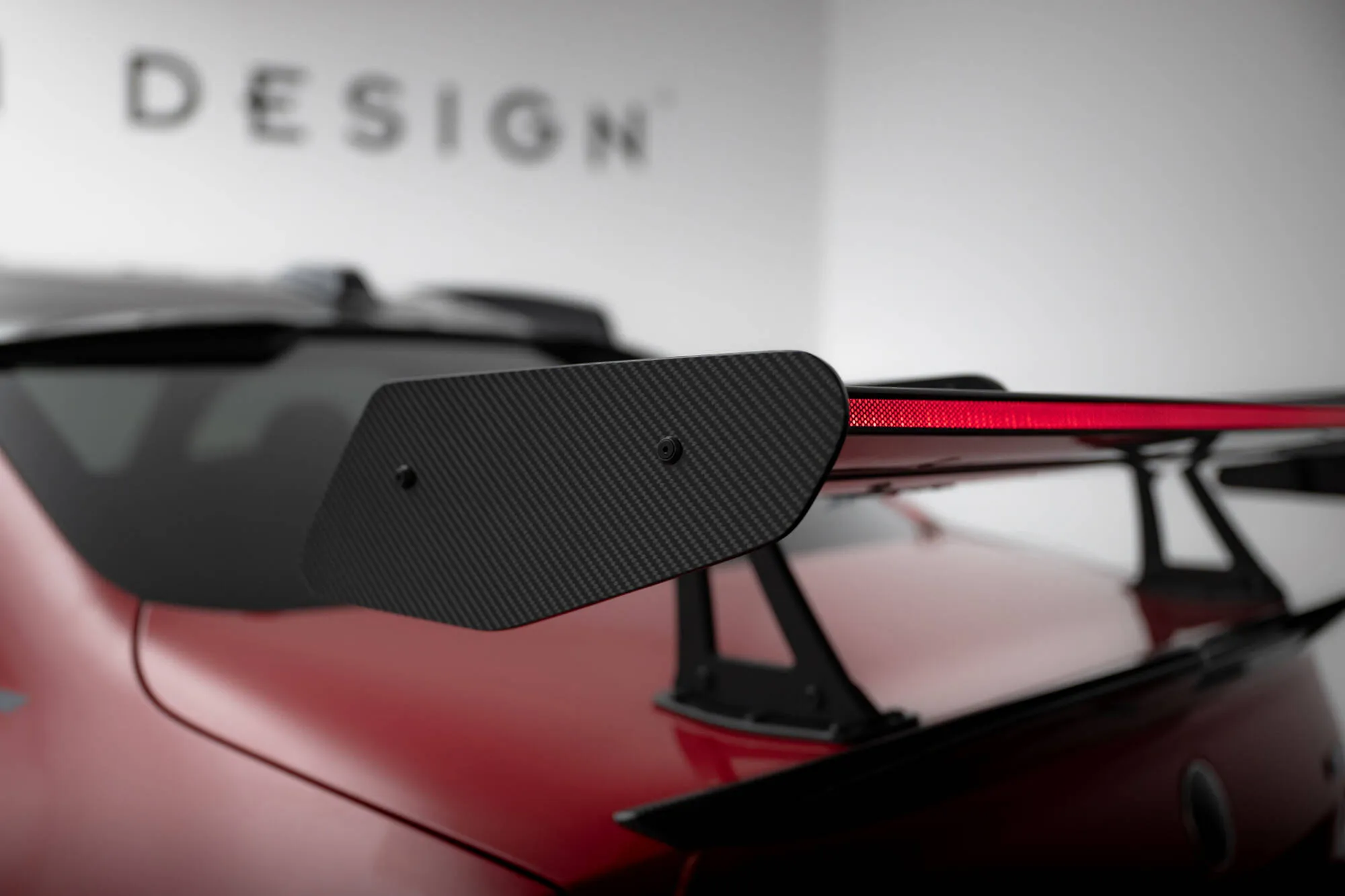 Hekkspoiler med svanehals med LED BMW M2 (G87) 2023-2026 | Carbon Fiber Edition – bilde 4