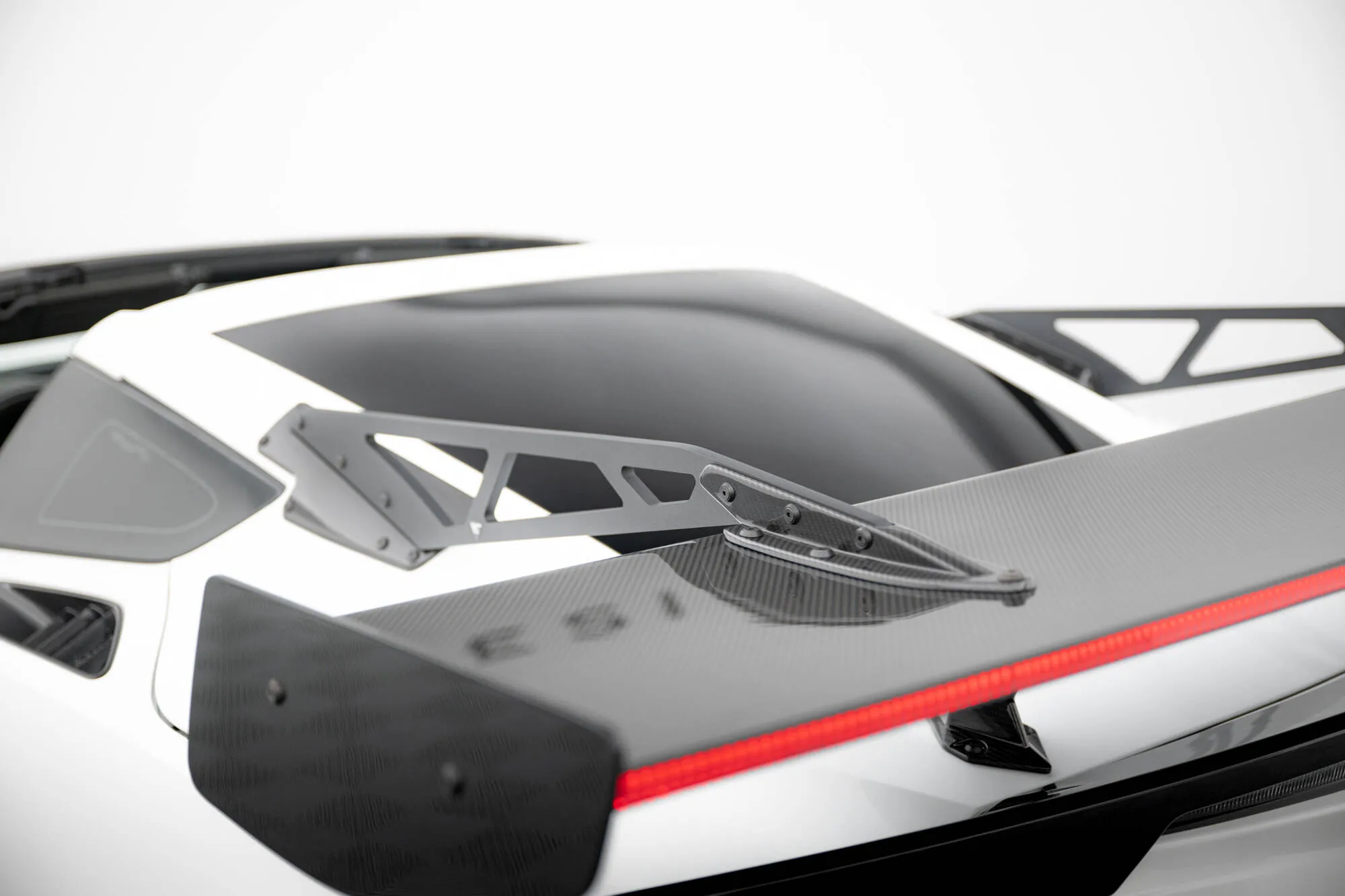 Hekkspoiler med svanehals med LED Chevrolet Corvette (C7) 2013-2019 | Carbon Fiber Edition – bilde 10
