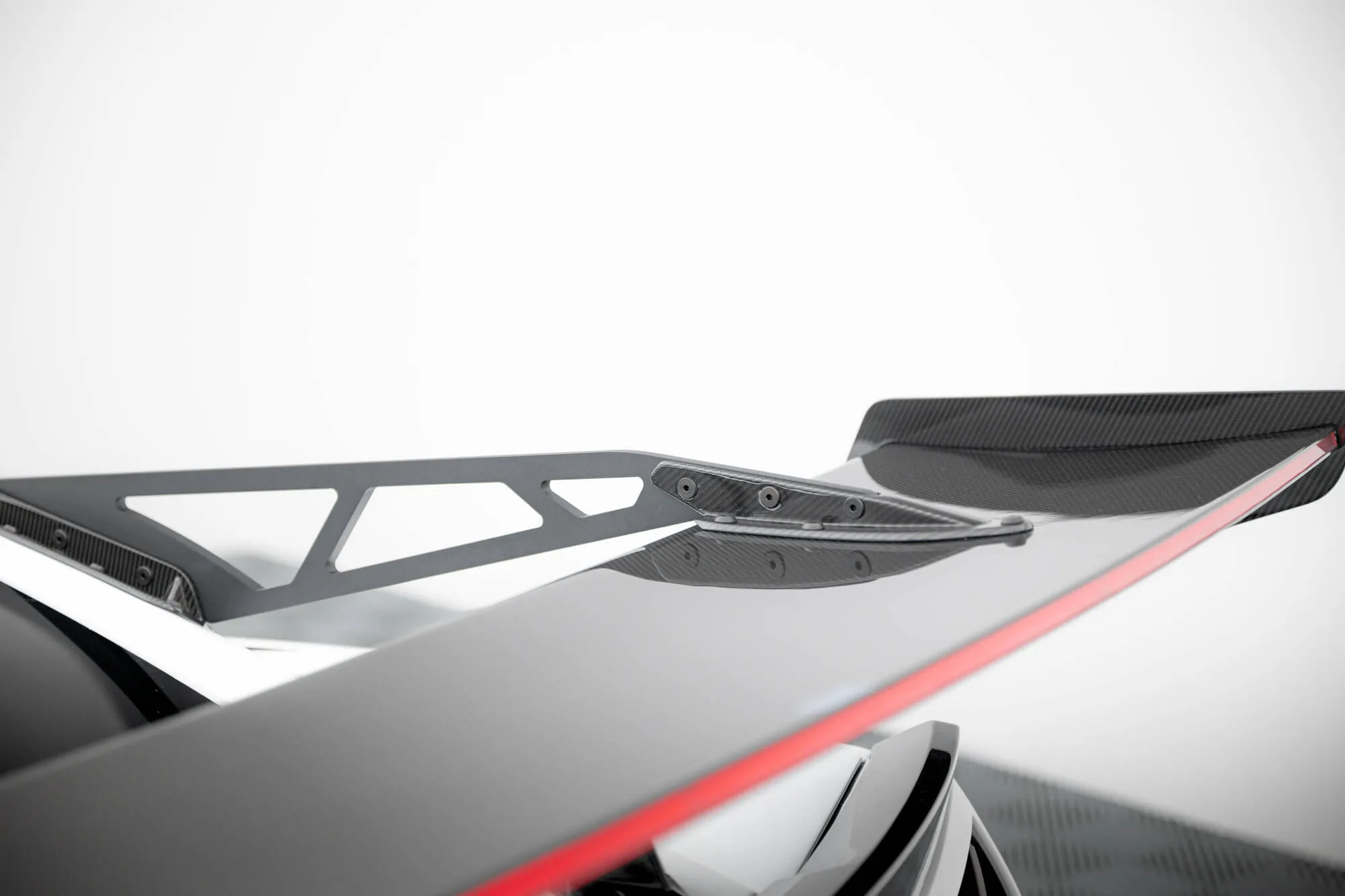 Hekkspoiler med svanehals med LED Chevrolet Corvette (C7) 2013-2019 | Carbon Fiber Edition – bilde 11
