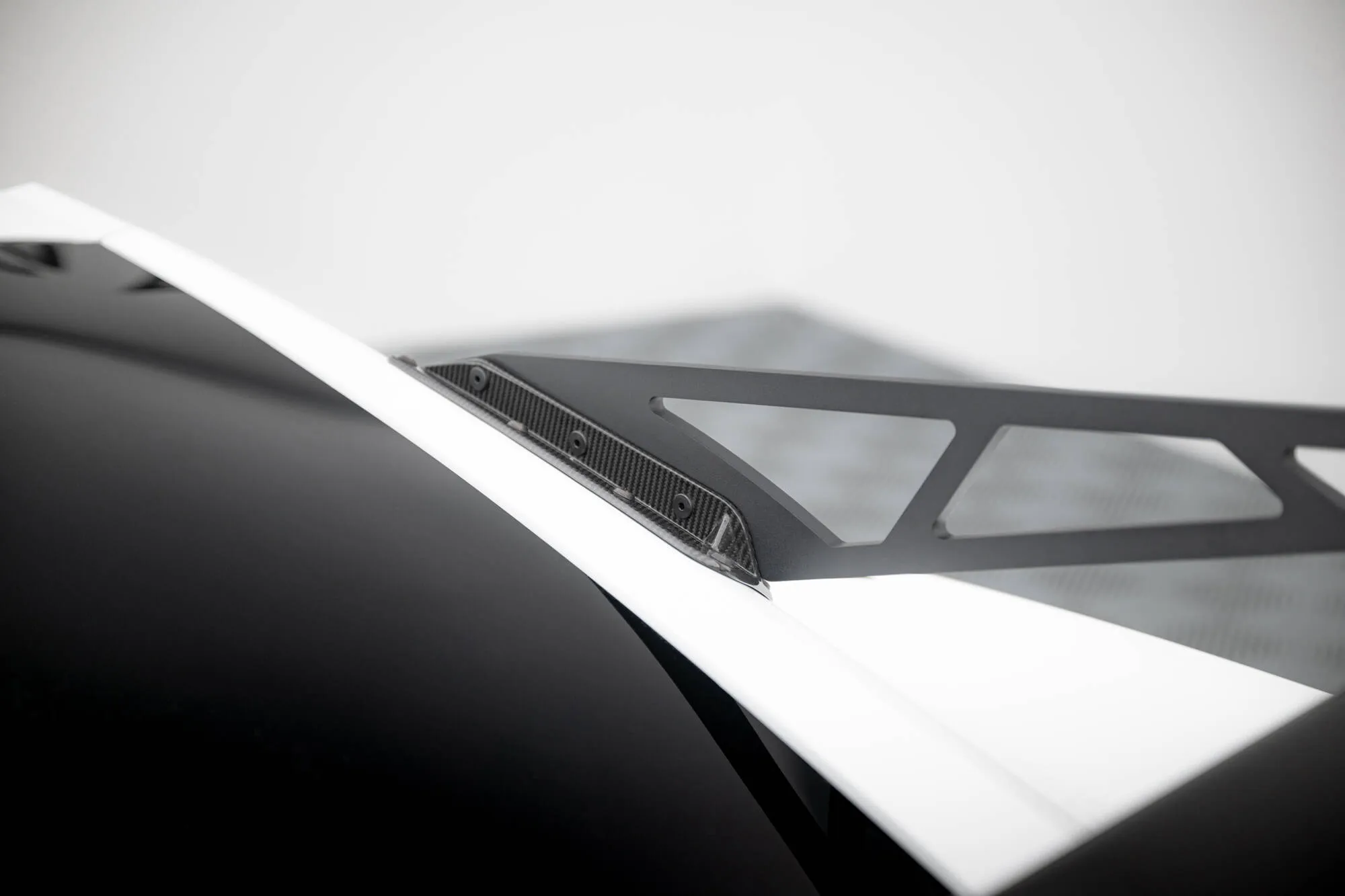 Hekkspoiler med svanehals med LED Chevrolet Corvette (C7) 2013-2019 | Carbon Fiber Edition – bilde 12