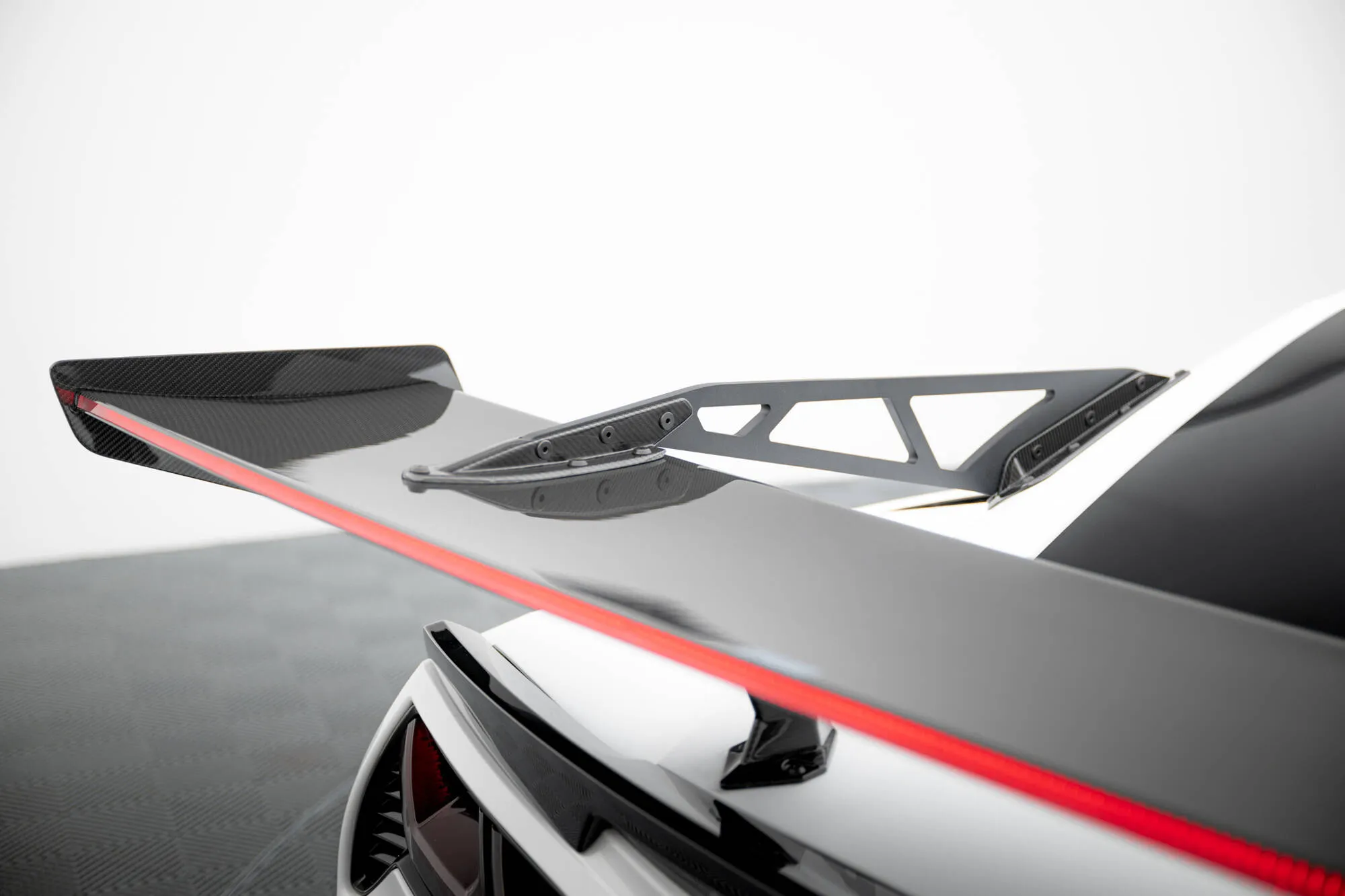 Hekkspoiler med svanehals med LED Chevrolet Corvette (C7) 2013-2019 | Carbon Fiber Edition – bilde 14