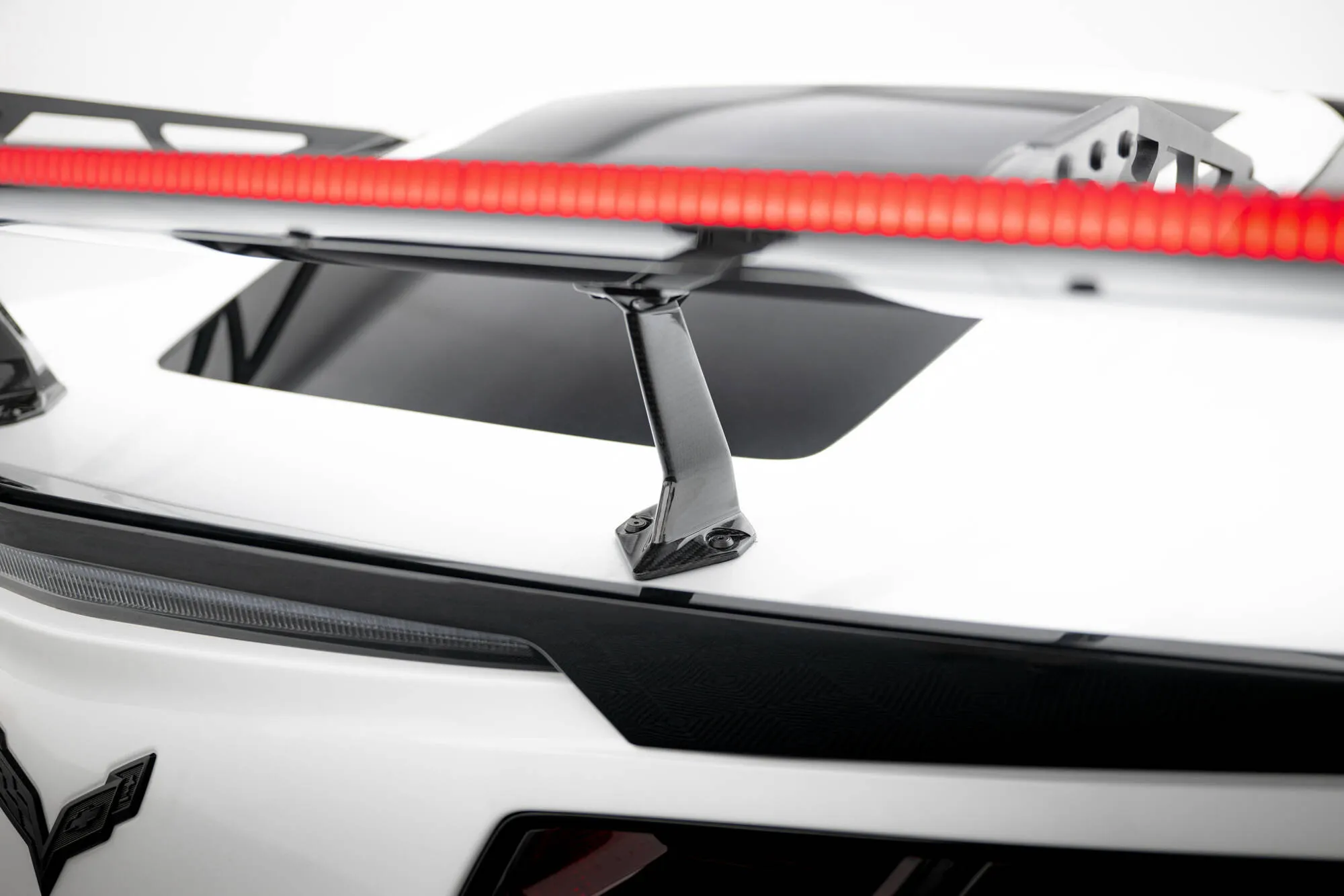 Hekkspoiler med svanehals med LED Chevrolet Corvette (C7) 2013-2019 | Carbon Fiber Edition – bilde 15
