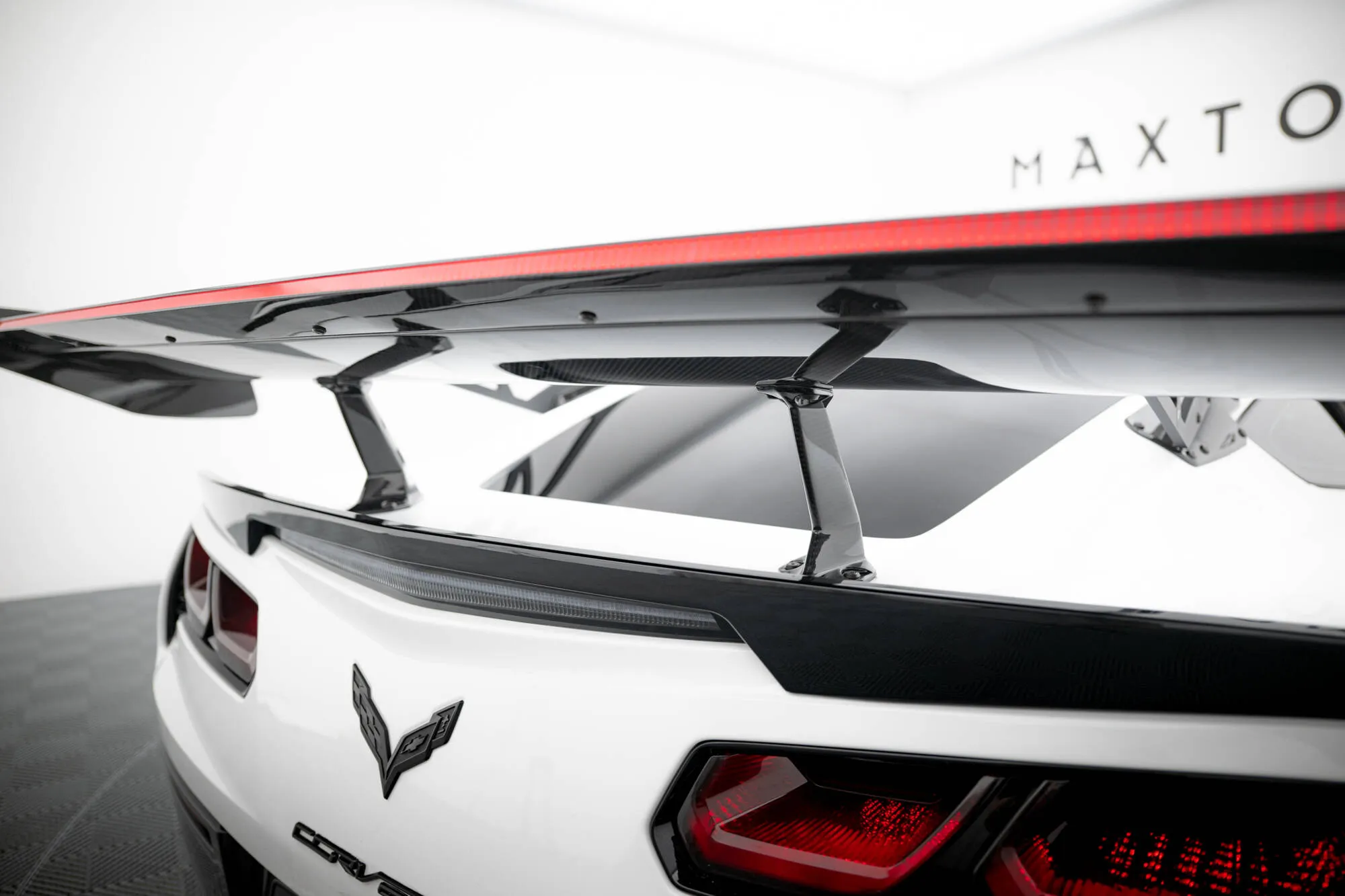 Hekkspoiler med svanehals med LED Chevrolet Corvette (C7) 2013-2019 | Carbon Fiber Edition – bilde 16