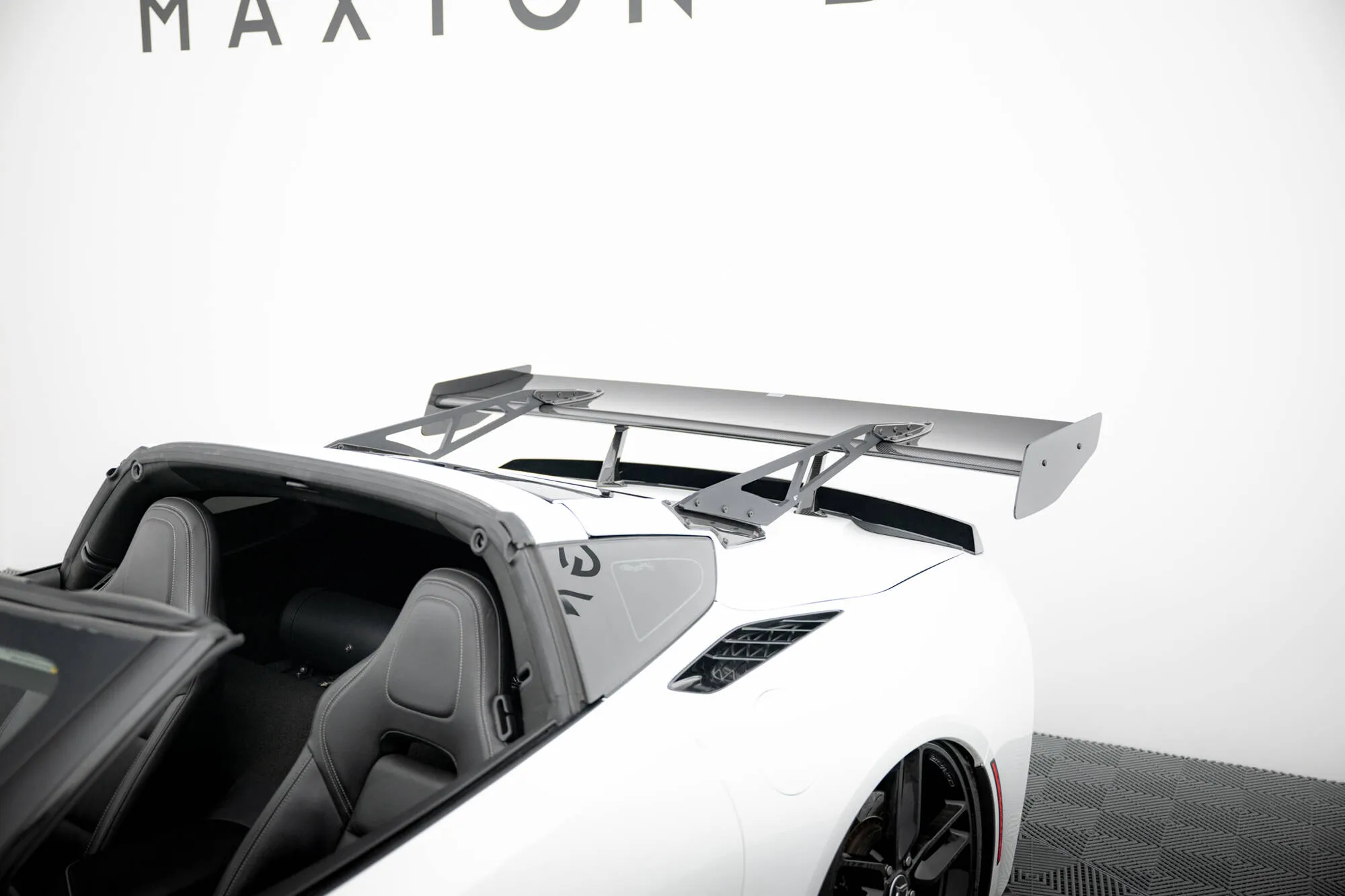 Hekkspoiler med svanehals med LED Chevrolet Corvette (C7) 2013-2019 | Carbon Fiber Edition – bilde 18