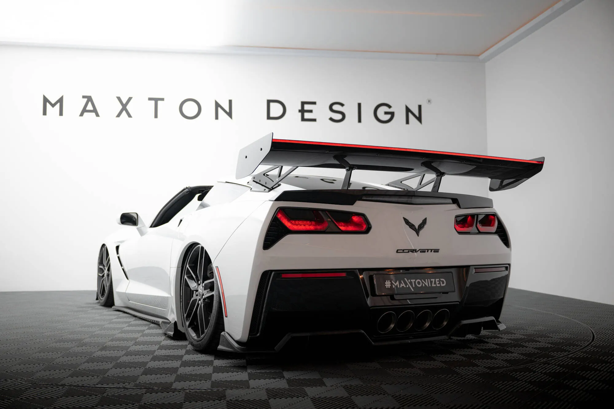 Hekkspoiler med svanehals med LED Chevrolet Corvette (C7) 2013-2019 | Carbon Fiber Edition – bilde 3