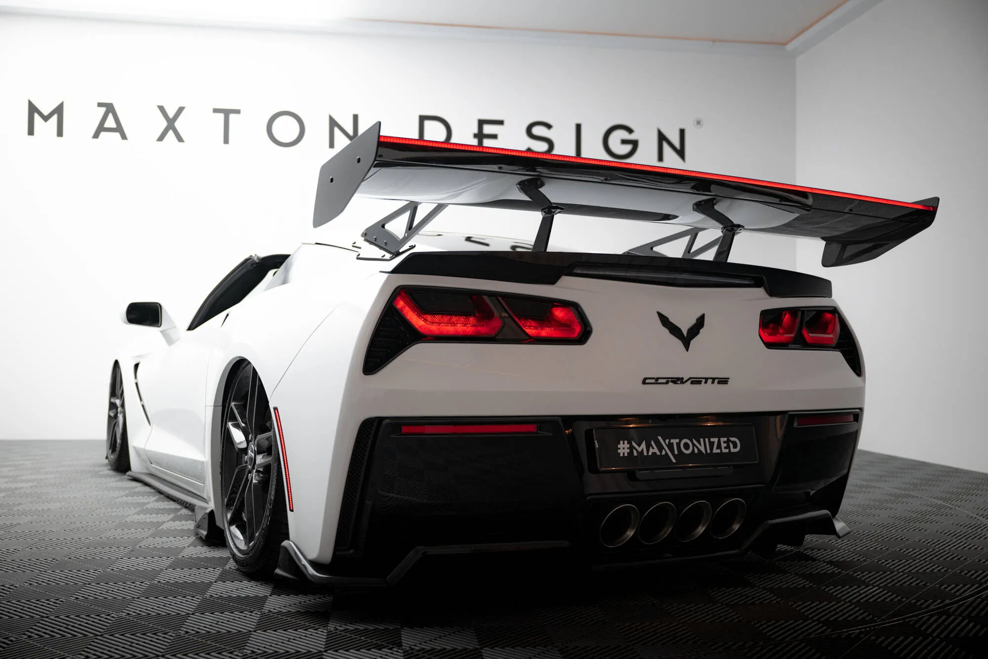 Hekkspoiler med svanehals med LED Chevrolet Corvette (C7) 2013-2019 | Carbon Fiber Edition – bilde 5