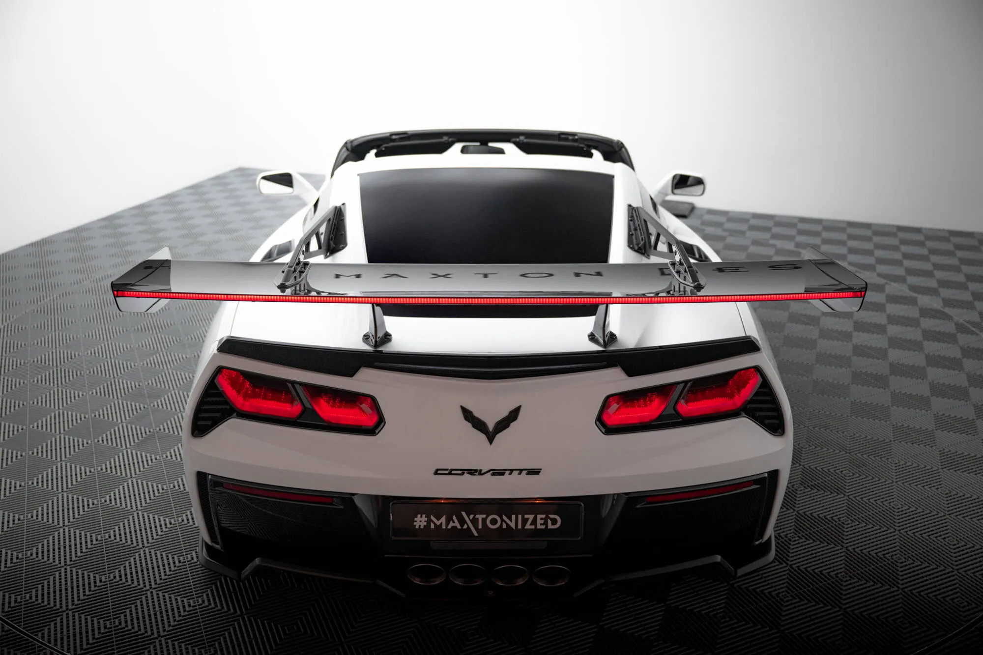 Hekkspoiler med svanehals med LED Chevrolet Corvette (C7) 2013-2019 | Carbon Fiber Edition – bilde 6