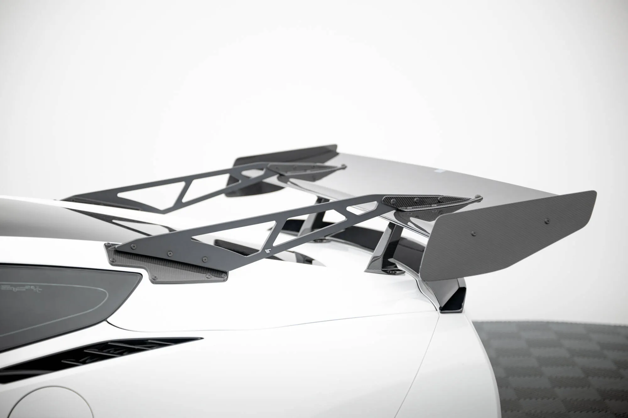 Hekkspoiler med svanehals med LED Chevrolet Corvette (C7) 2013-2019 | Carbon Fiber Edition – bilde 7