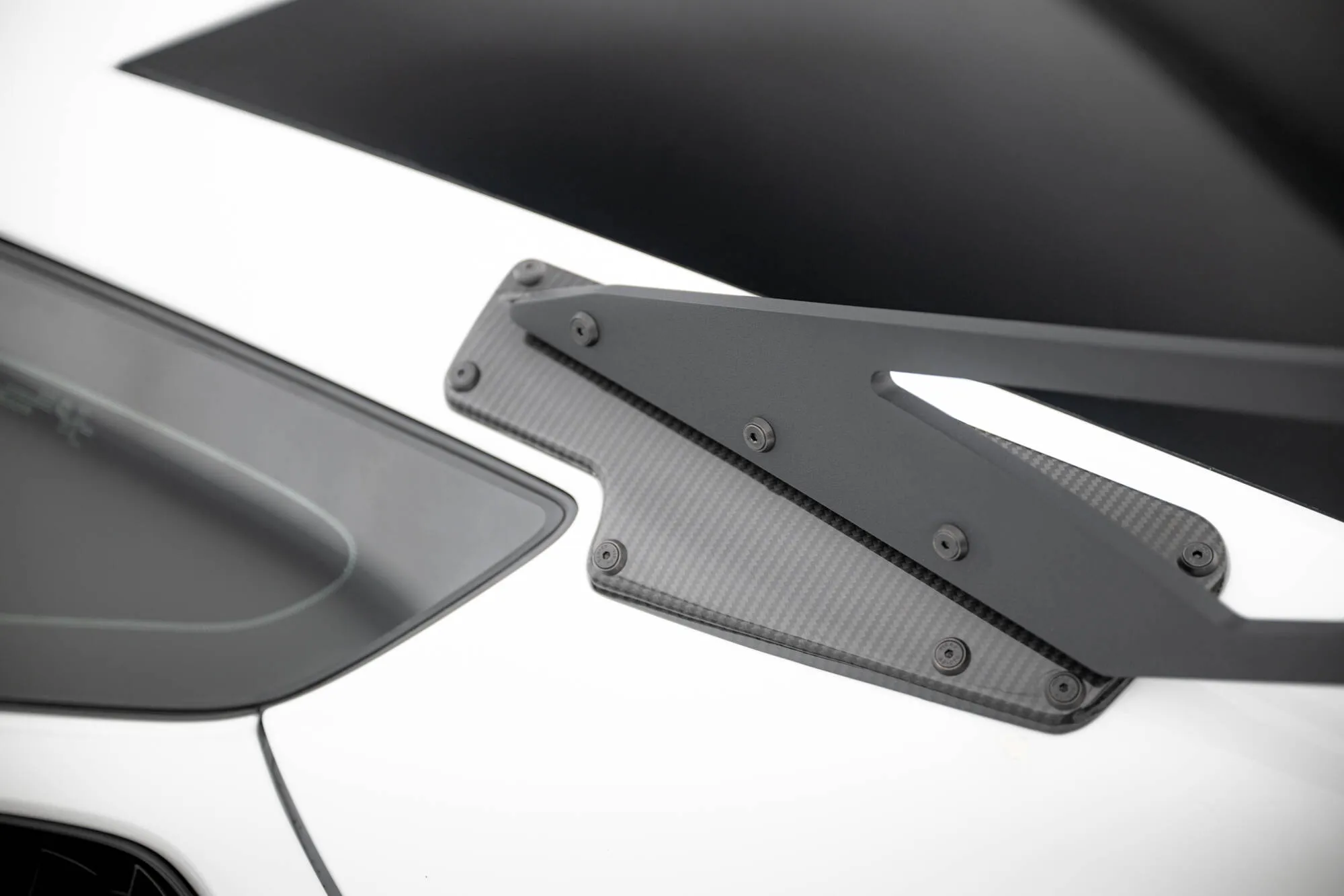 Hekkspoiler med svanehals med LED Chevrolet Corvette (C7) 2013-2019 | Carbon Fiber Edition – bilde 8