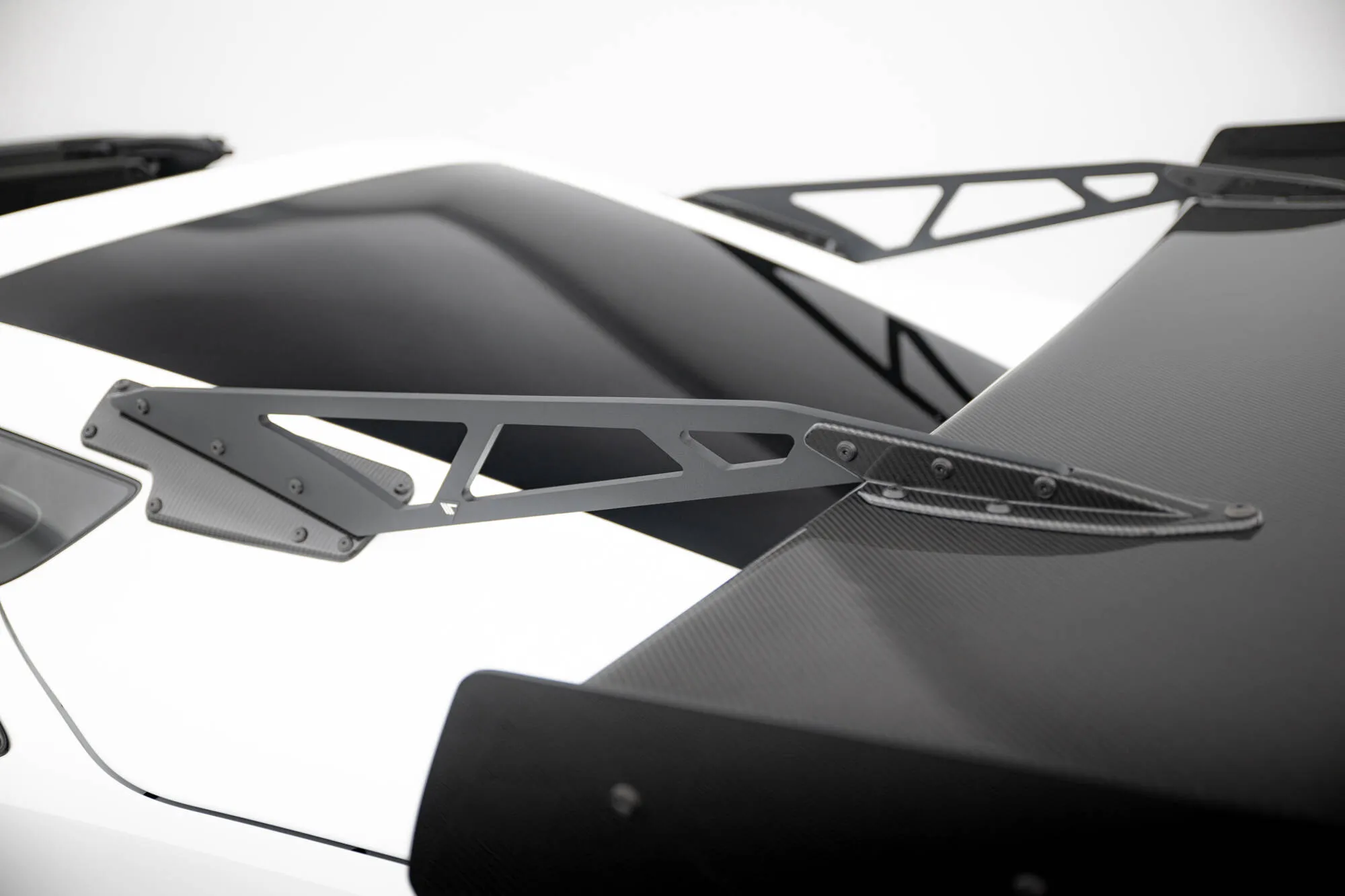 Hekkspoiler med svanehals med LED Chevrolet Corvette (C7) 2013-2019 | Carbon Fiber Edition – bilde 9