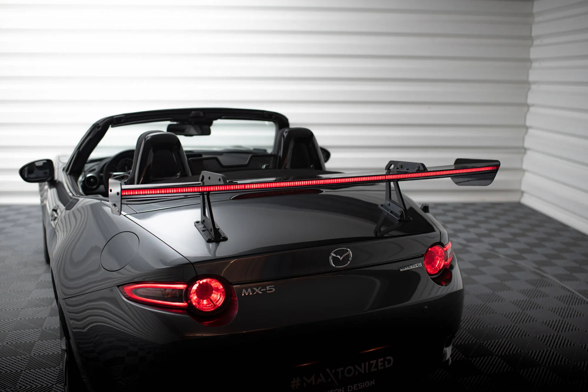 Hekkspoiler med svanehals med LED Mazda MX-5 (Mk4) 2015-2026 | Carbon Fiber Edition