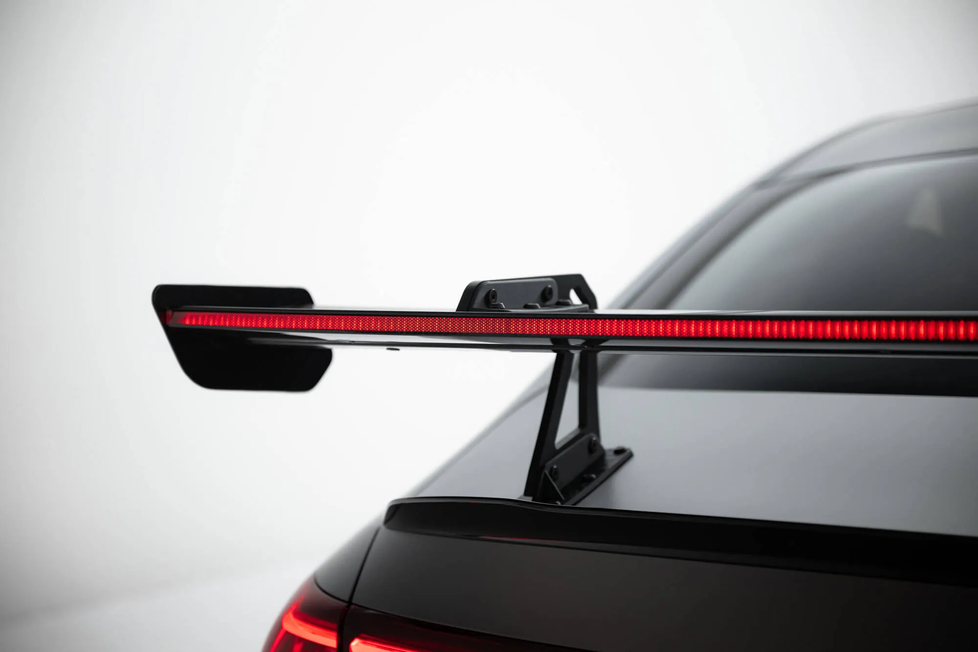 Hekkspoiler med svanehals med LED Mercedes-Benz Cla (C118) 2019 - 2025 | Carbon Fiber Edition – bilde 4