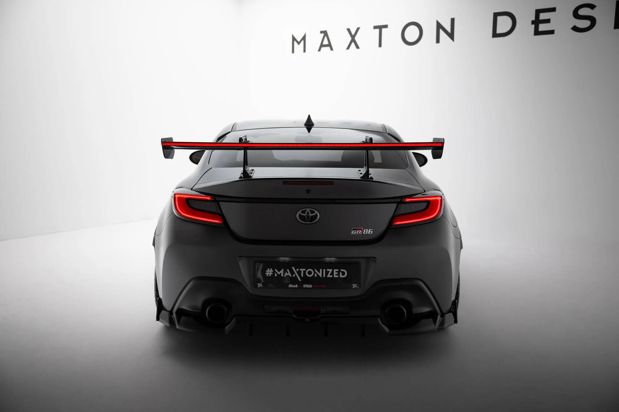 Hekkspoiler med svanehals med LED Toyota GR86 (Mk1) 2021 - 2026 | Carbon Fiber Edition