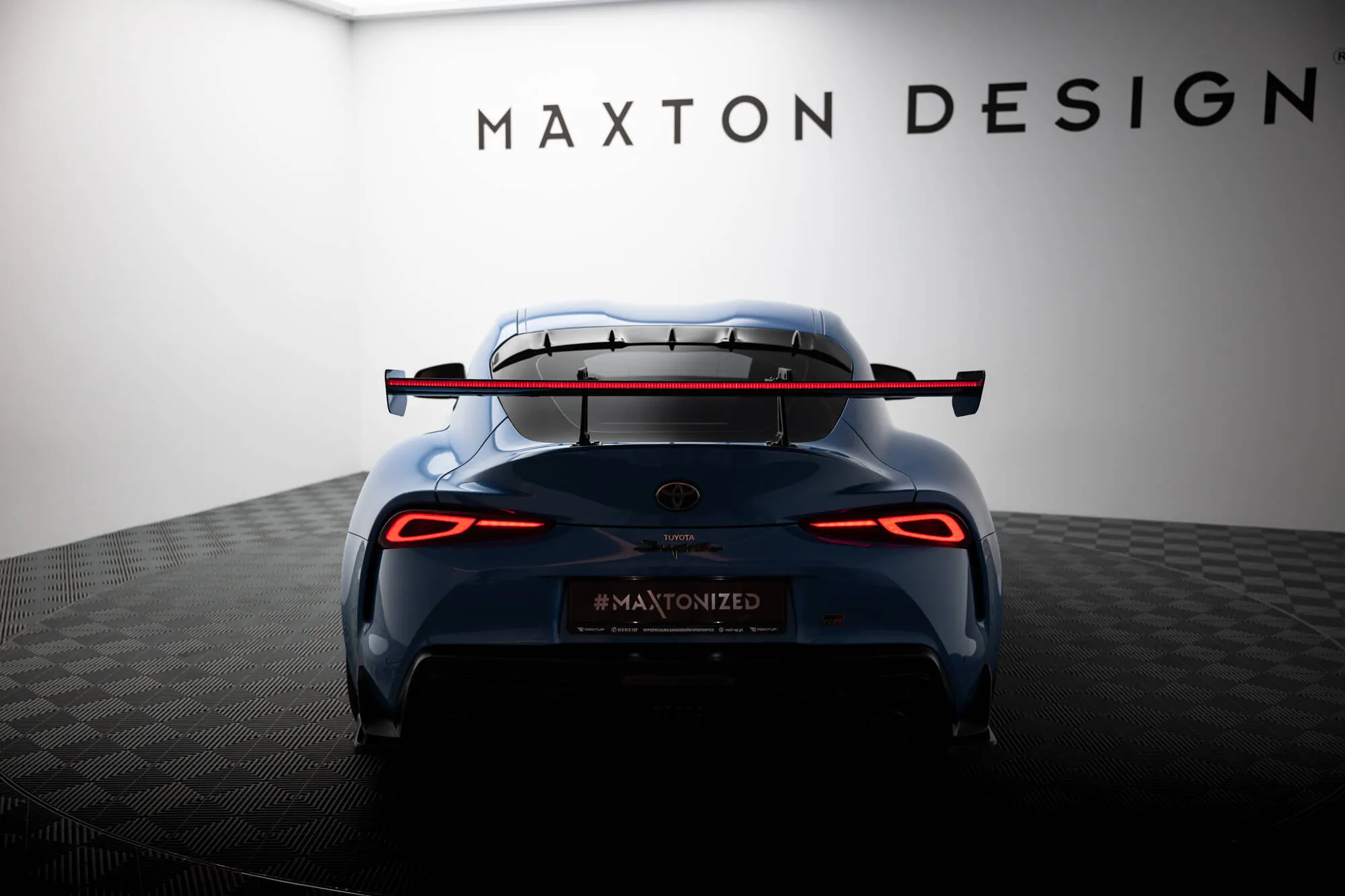 Hekkspoiler med svanehals med LED Toyota Supra (Mk5) 2019-2026 | Carbon Fiber Edition