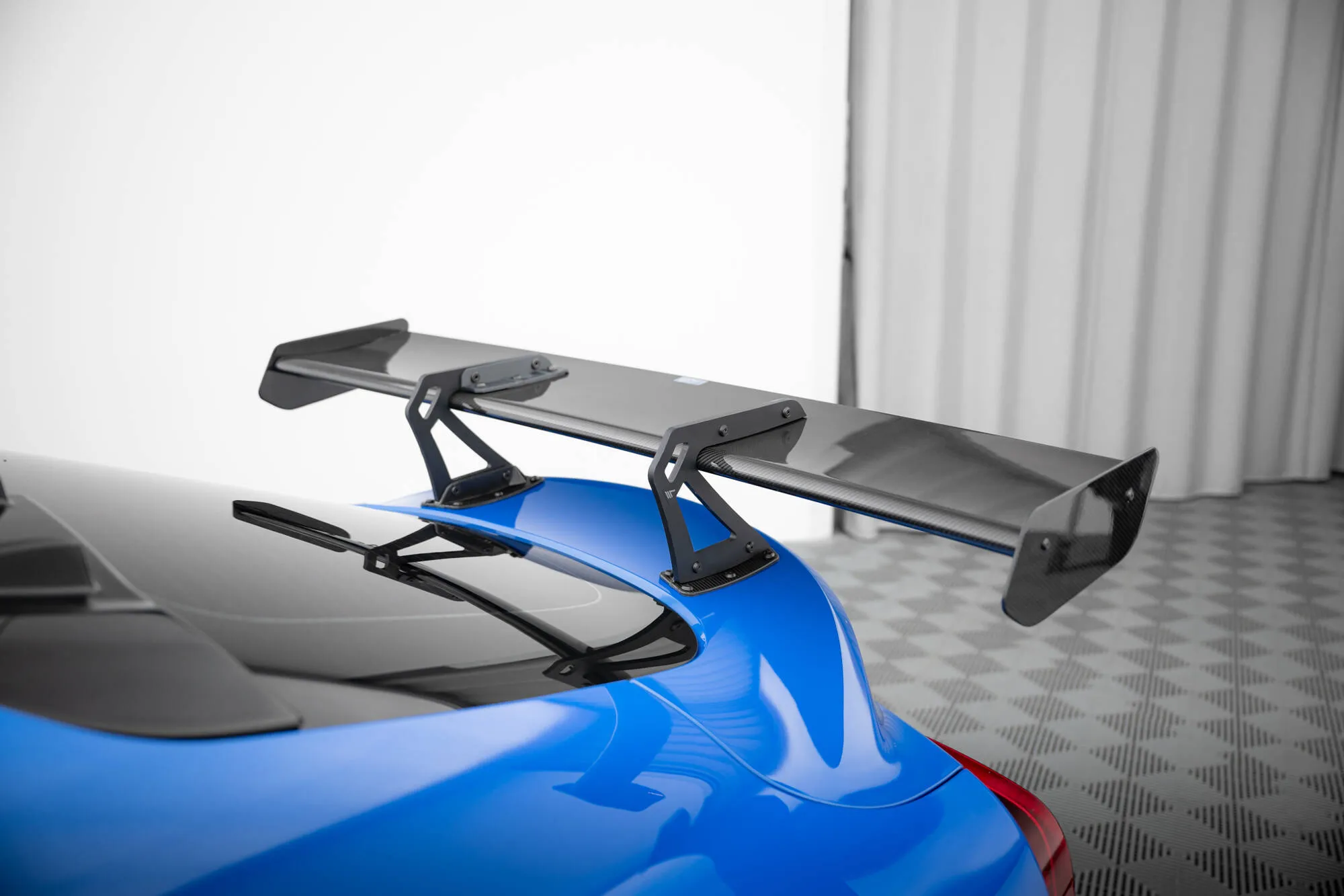 Hekkspoiler med svanehals med LED Toyota Supra (Mk5) 2019-2026 | Carbon Fiber Edition – bilde 10