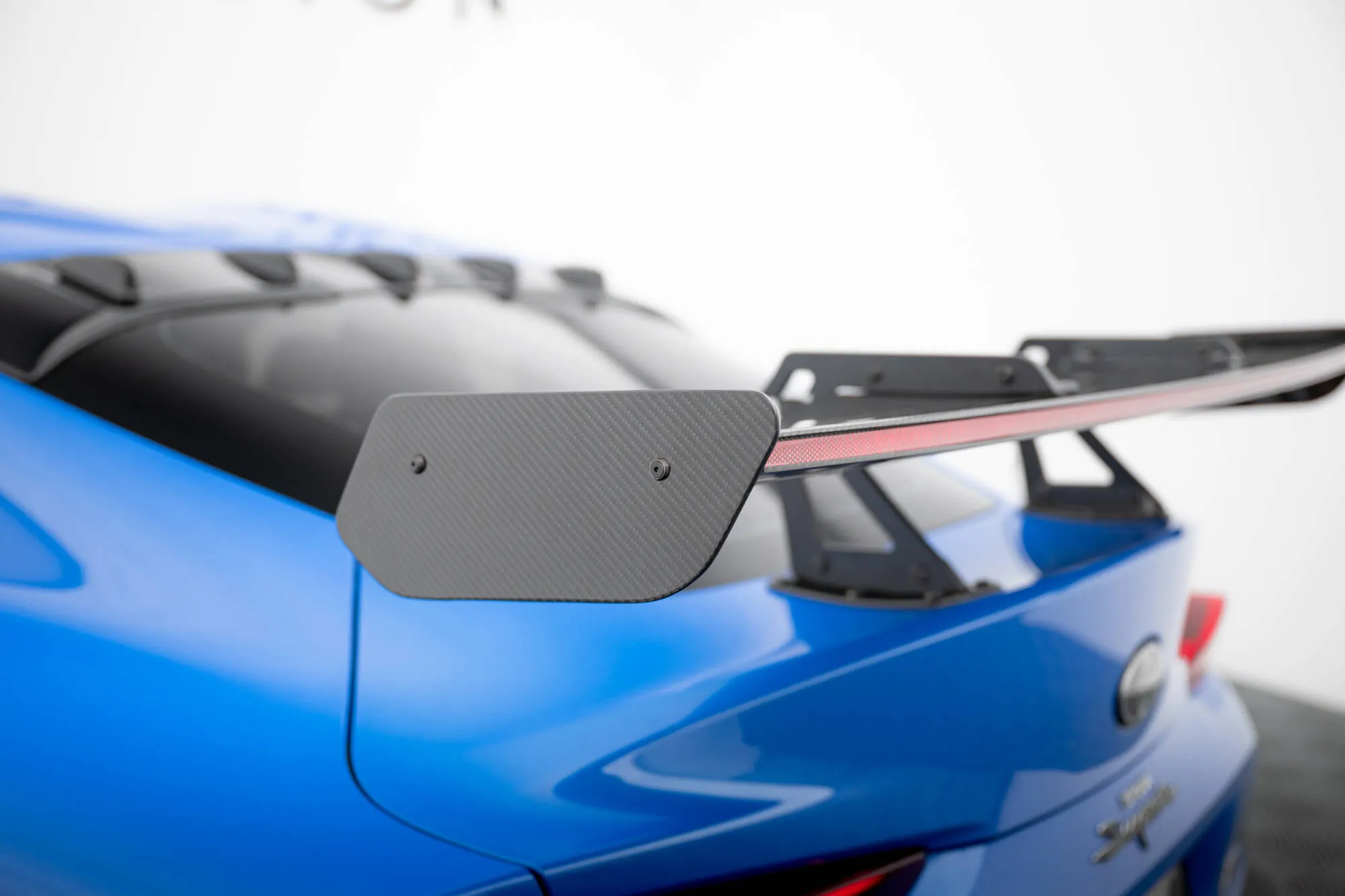 Hekkspoiler med svanehals med LED Toyota Supra (Mk5) 2019-2026 | Carbon Fiber Edition – bilde 11