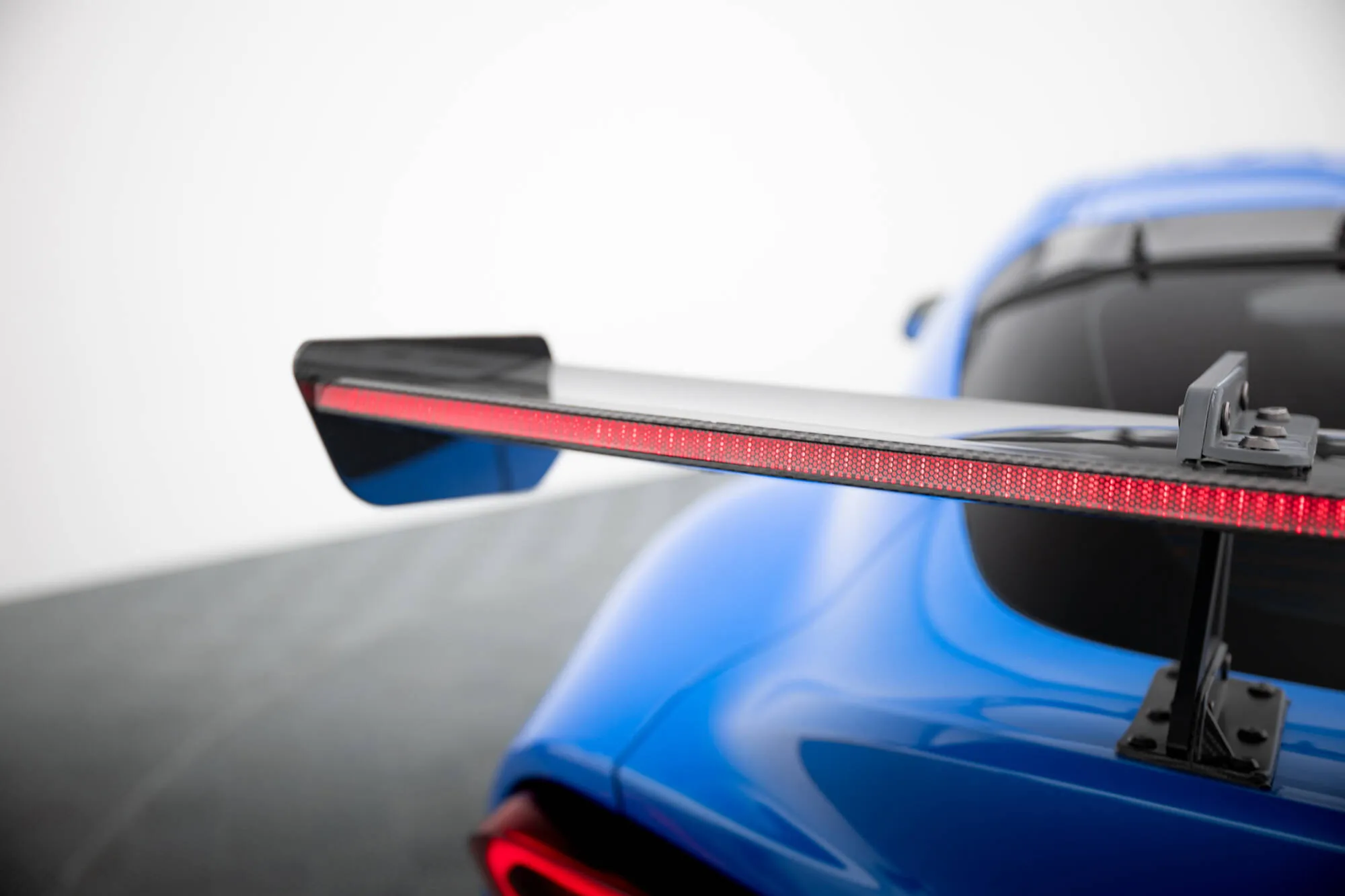 Hekkspoiler med svanehals med LED Toyota Supra (Mk5) 2019-2026 | Carbon Fiber Edition – bilde 12