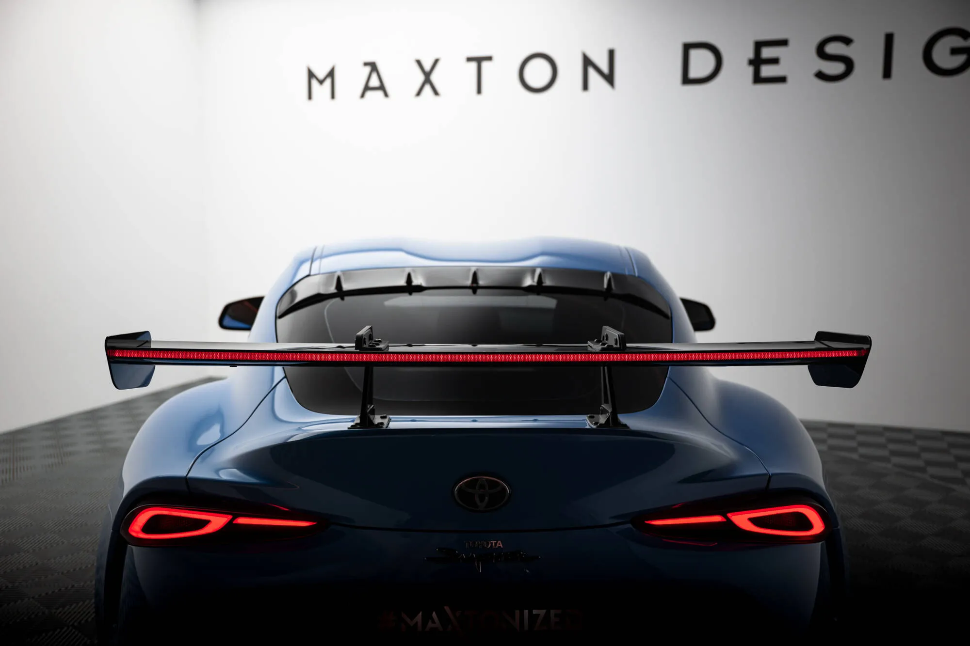 Hekkspoiler med svanehals med LED Toyota Supra (Mk5) 2019-2026 | Carbon Fiber Edition – bilde 2