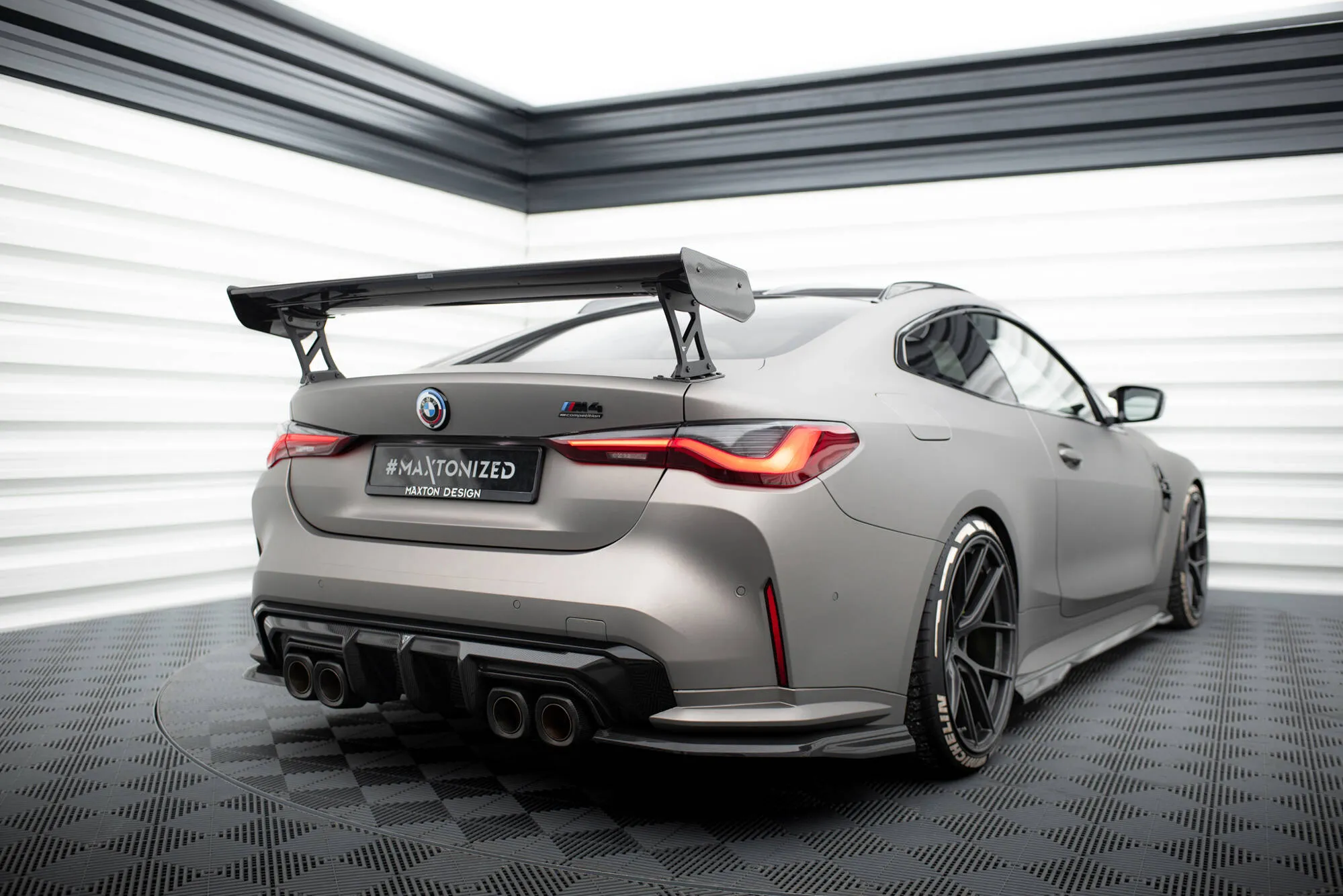 Hekkspoiler med ytre bøyler BMW M4 (G82) 2021-2026 | Carbon Fiber Edition – bilde 3