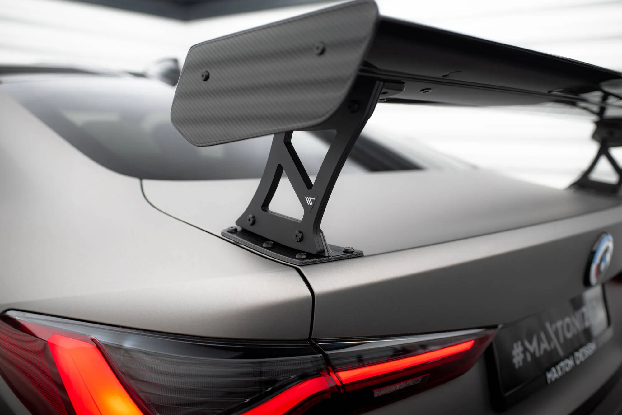 Hekkspoiler med ytre bøyler BMW M4 (G82) 2021-2026 | Carbon Fiber Edition – bilde 4