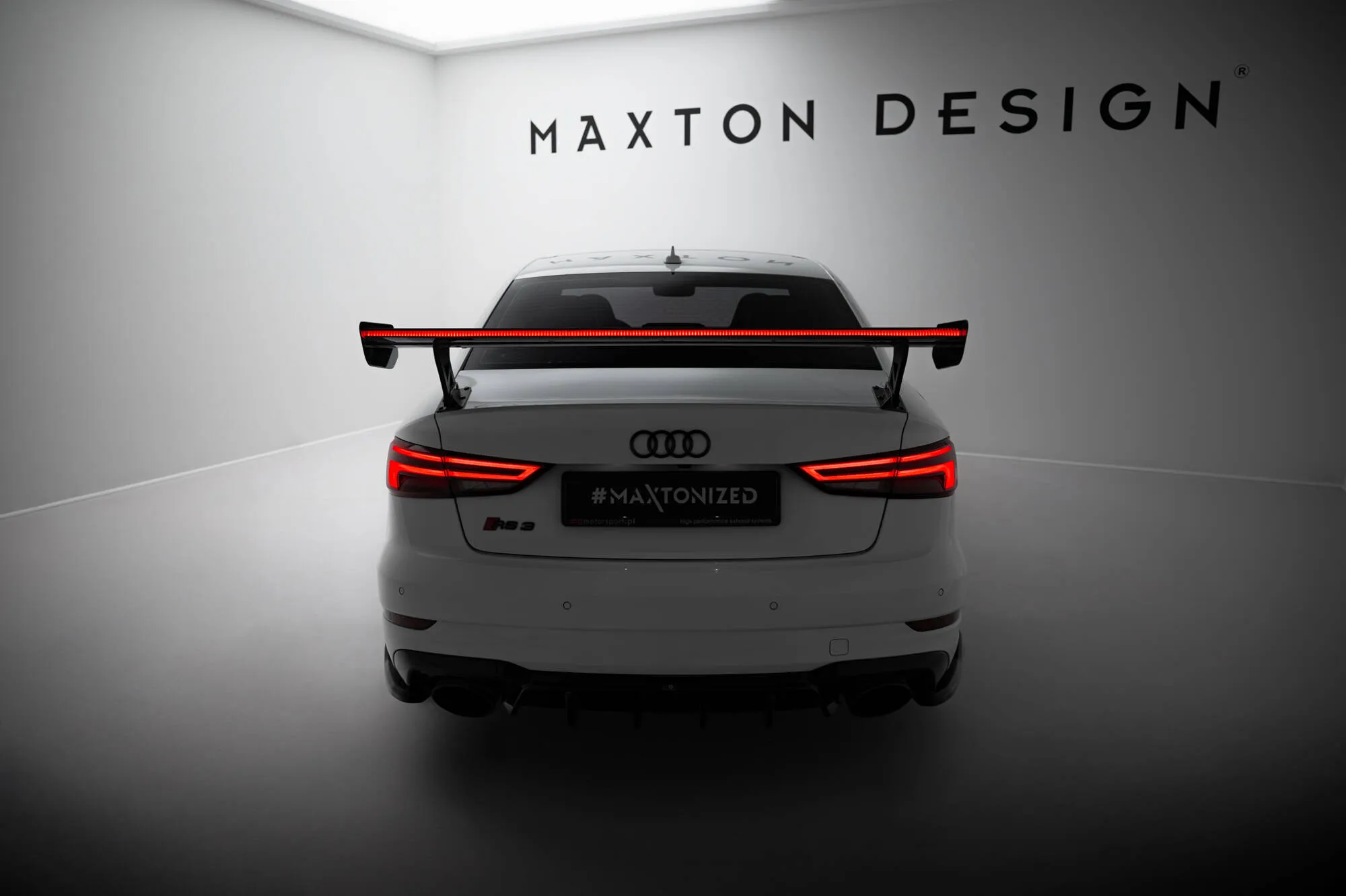 Hekkspoiler med ytre bøyler med LED Audi A3 / S3 / RS3 Sedan (8V) 2013 - 2020 | Carbon Fiber Edition