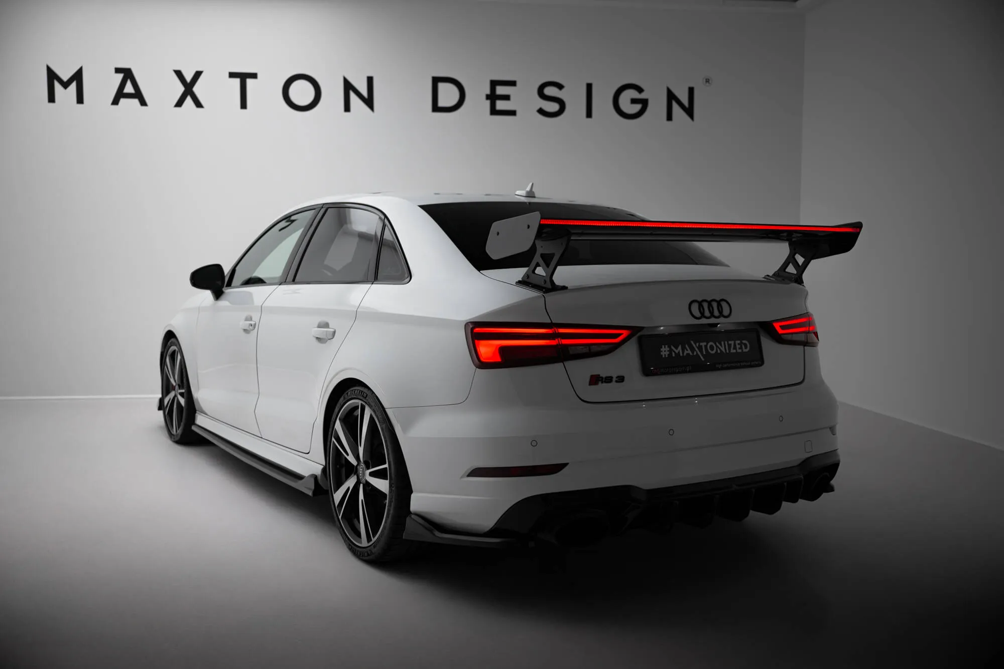 Hekkspoiler med ytre bøyler med LED Audi A3 / S3 / RS3 Sedan (8V) 2013 - 2020 | Carbon Fiber Edition – bilde 3