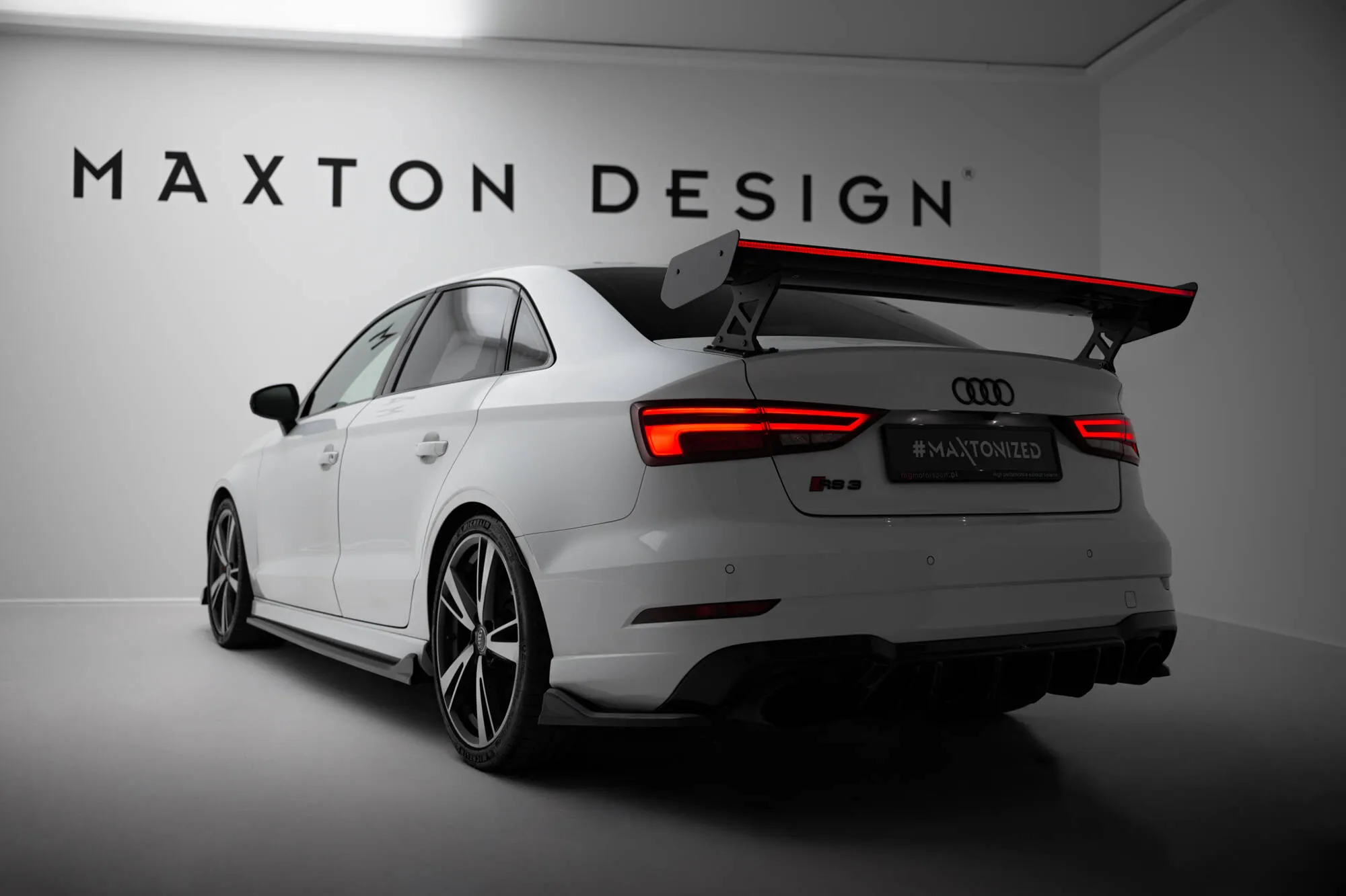 Hekkspoiler med ytre bøyler med LED Audi A3 / S3 / RS3 Sedan (8V) 2013 - 2020 | Carbon Fiber Edition – bilde 4