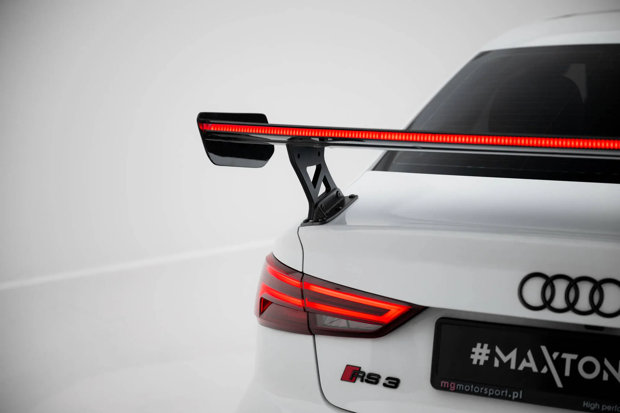 Hekkspoiler med ytre bøyler med LED Audi A3 / S3 / RS3 Sedan (8V) 2013 - 2020 | Carbon Fiber Edition – bilde 6