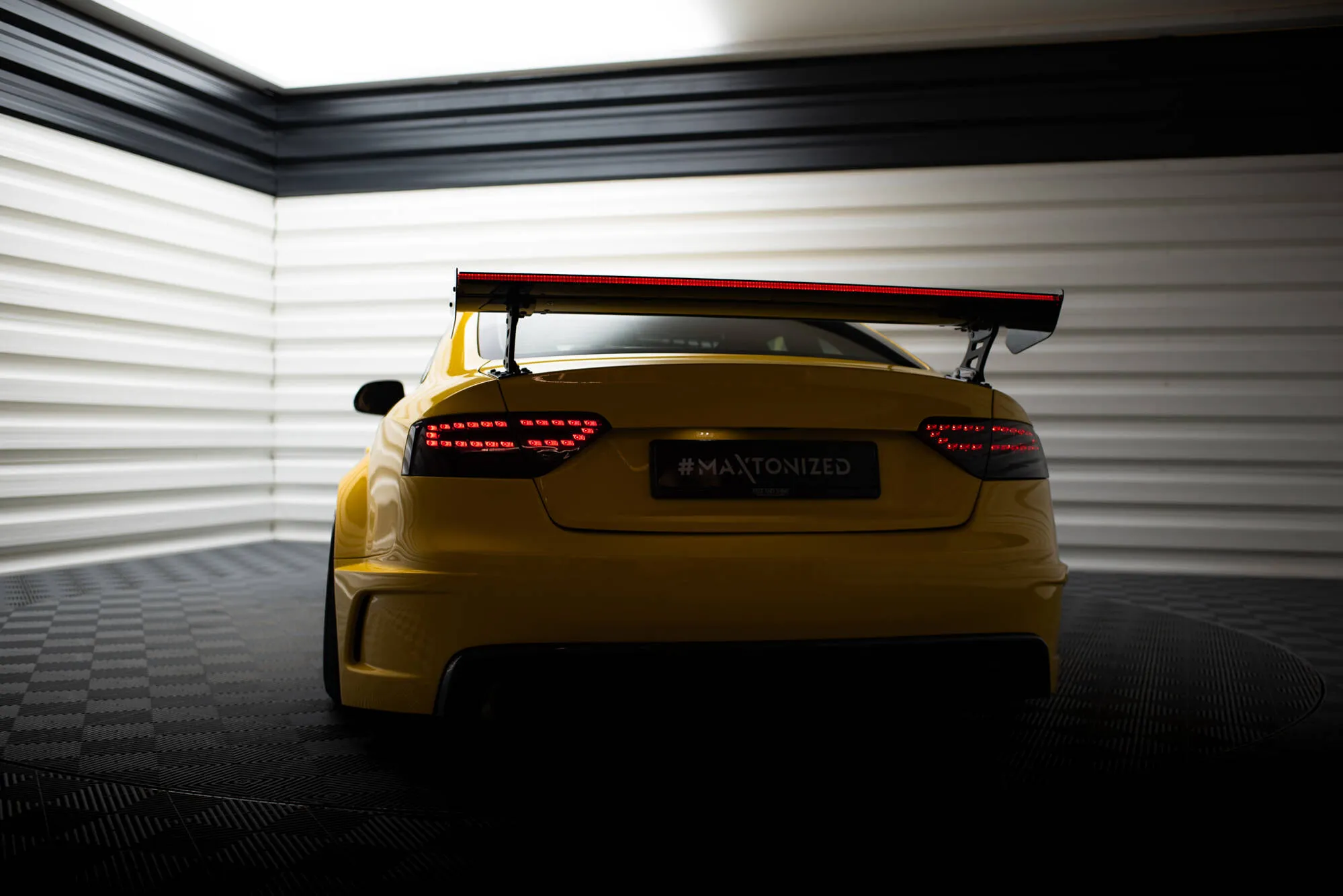 Hekkspoiler med ytre bøyler med LED Audi A5 (A5) 2007-2016 | Carbon Fiber Edition