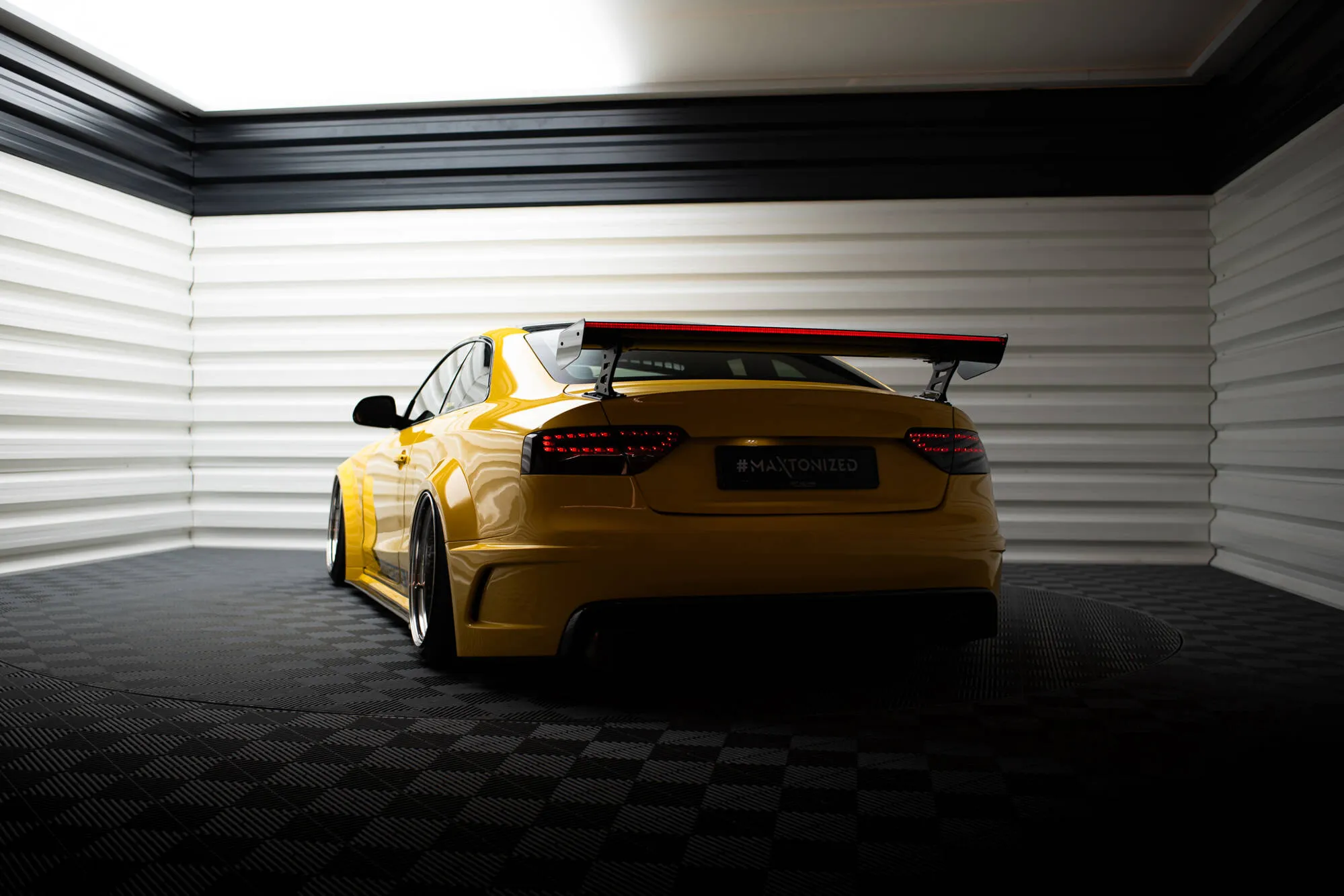Hekkspoiler med ytre bøyler med LED Audi A5 (A5) 2007-2016 | Carbon Fiber Edition – bilde 4