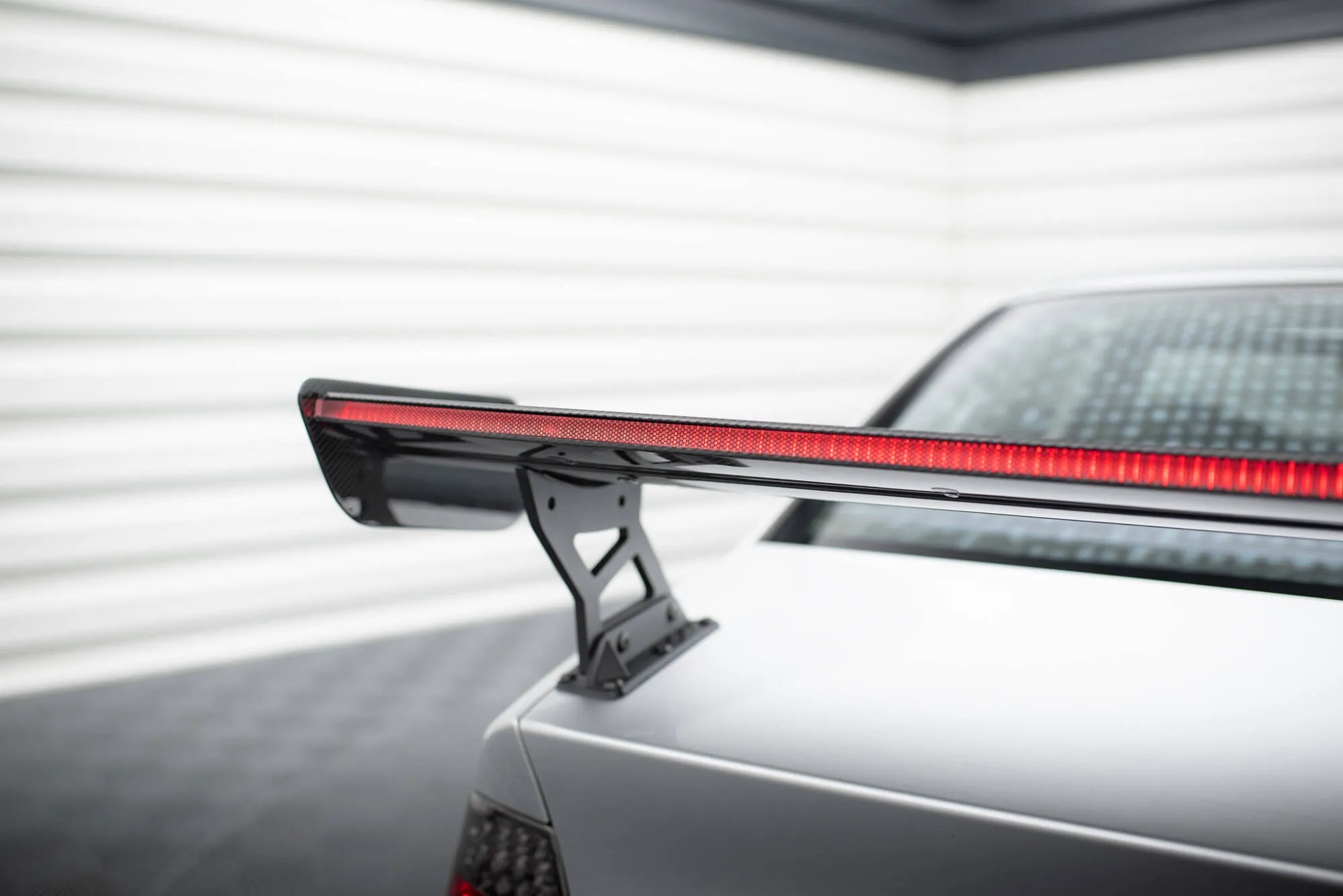 Hekkspoiler med ytre bøyler med LED BMW 3 (E46) 1998 - 2005 | Carbon Fiber Edition – bilde 12