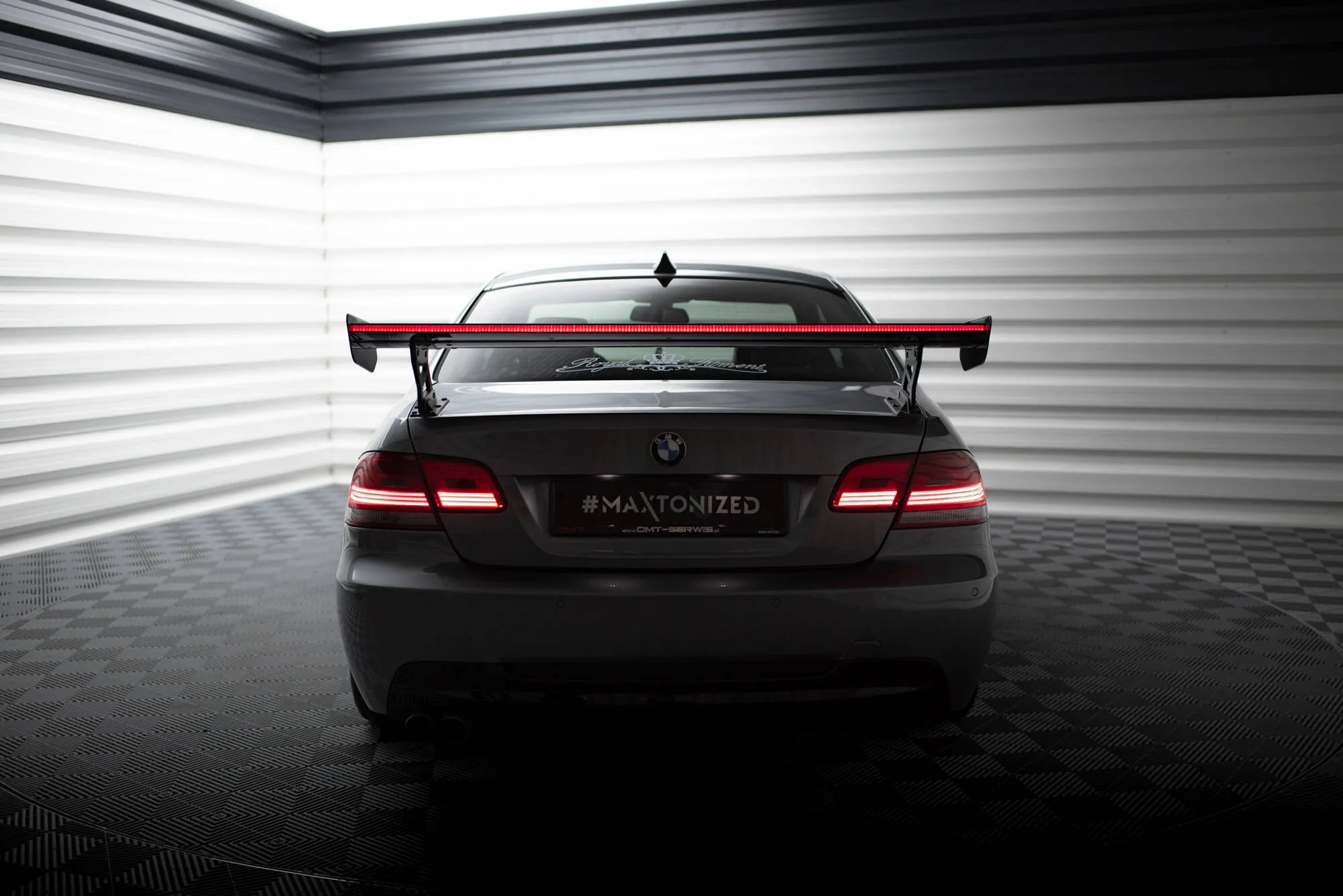 Hekkspoiler med ytre bøyler med LED BMW 3 (E90) | Carbon Fiber Edition