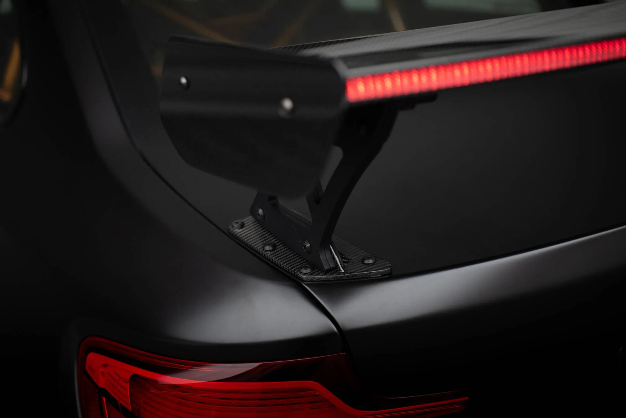 Hekkspoiler med ytre bøyler med LED BMW M2 (F87) 2015-2022 | Carbon Fiber Edition – bilde 12