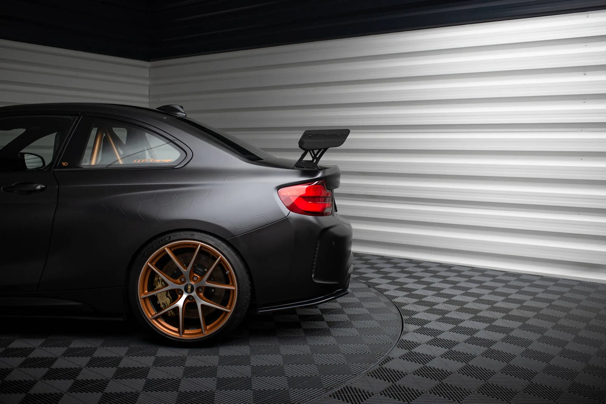 Hekkspoiler med ytre bøyler med LED BMW M2 (F87) 2015-2022 | Carbon Fiber Edition – bilde 15