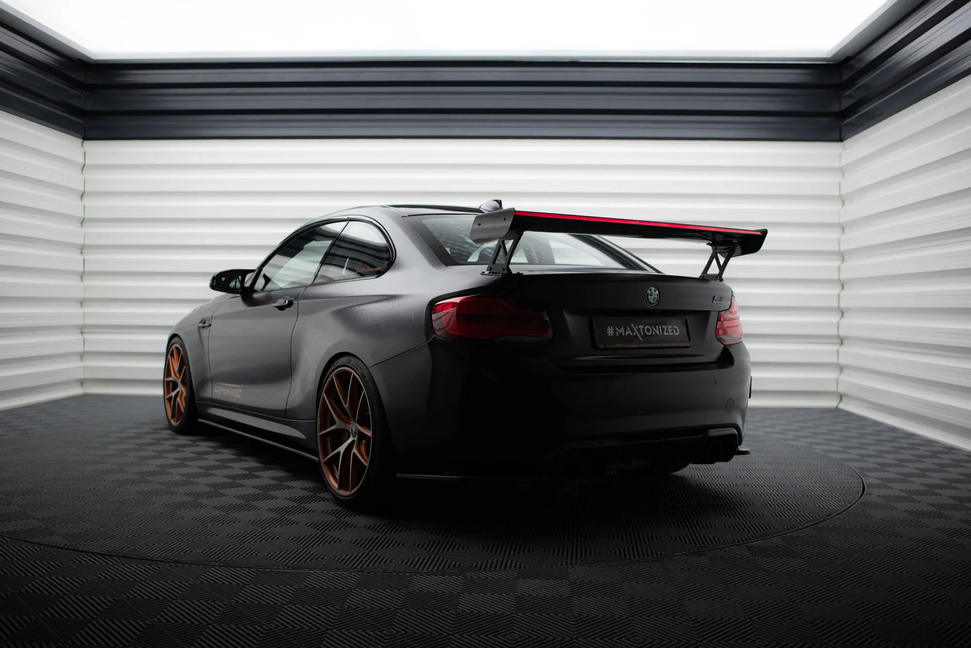 Hekkspoiler med ytre bøyler med LED BMW M2 (F87) 2015-2022 | Carbon Fiber Edition – bilde 4