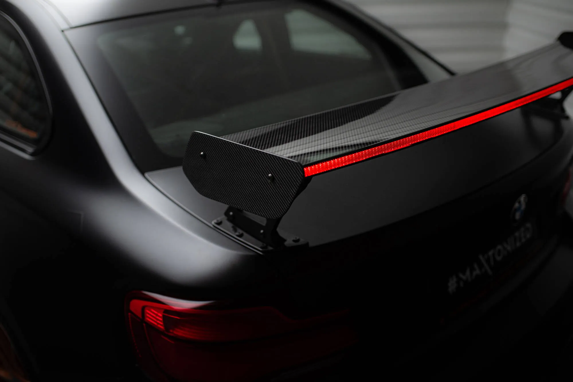 Hekkspoiler med ytre bøyler med LED BMW M2 (F87) 2015-2022 | Carbon Fiber Edition – bilde 8