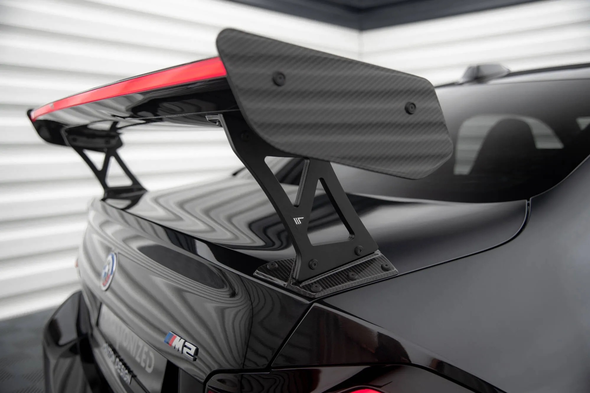 Hekkspoiler med ytre bøyler med LED BMW M2 (G87) 2023-2026 | Carbon Fiber Edition – bilde 10