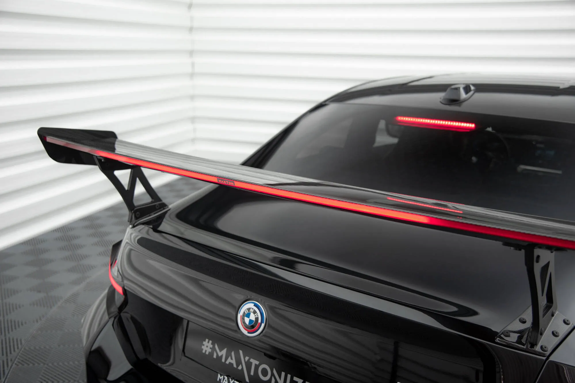 Hekkspoiler med ytre bøyler med LED BMW M2 (G87) 2023-2026 | Carbon Fiber Edition – bilde 12