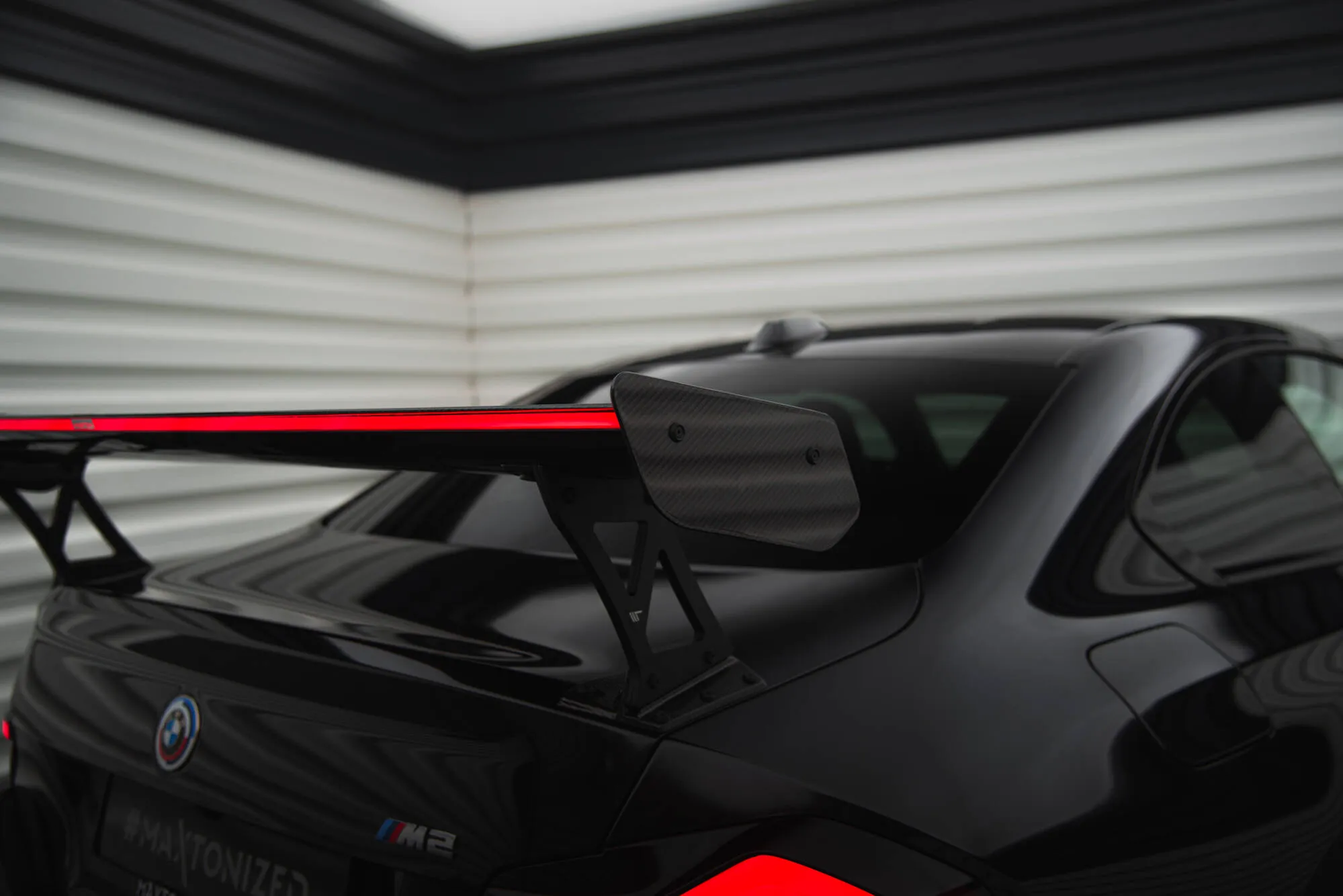 Hekkspoiler med ytre bøyler med LED BMW M2 (G87) 2023-2026 | Carbon Fiber Edition – bilde 4