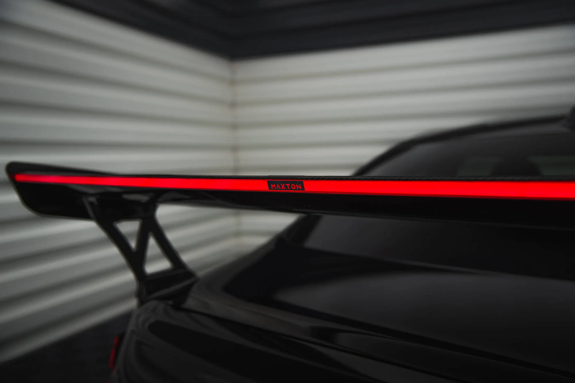 Hekkspoiler med ytre bøyler med LED BMW M2 (G87) 2023-2026 | Carbon Fiber Edition – bilde 5