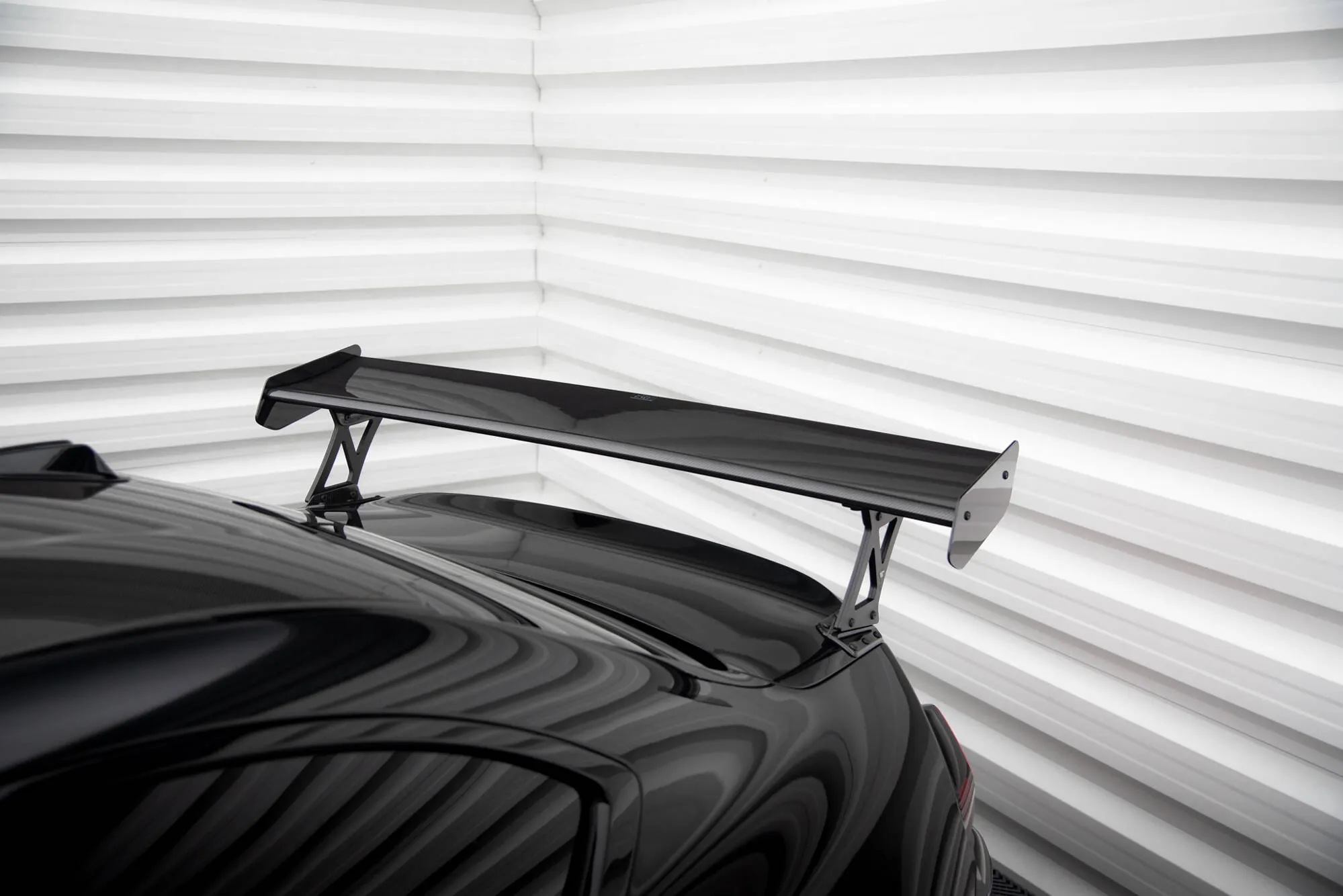 Hekkspoiler med ytre bøyler med LED BMW M2 (G87) 2023-2026 | Carbon Fiber Edition – bilde 6