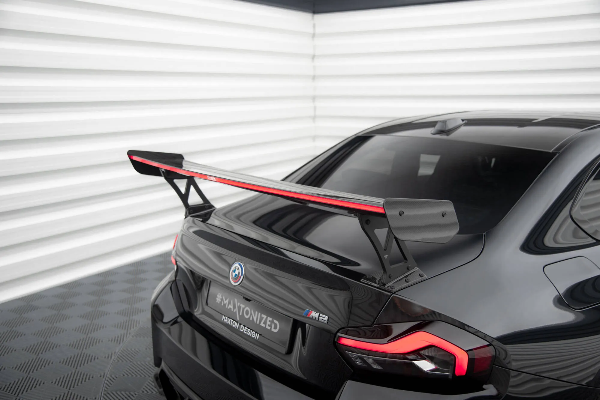 Hekkspoiler med ytre bøyler med LED BMW M2 (G87) 2023-2026 | Carbon Fiber Edition – bilde 9