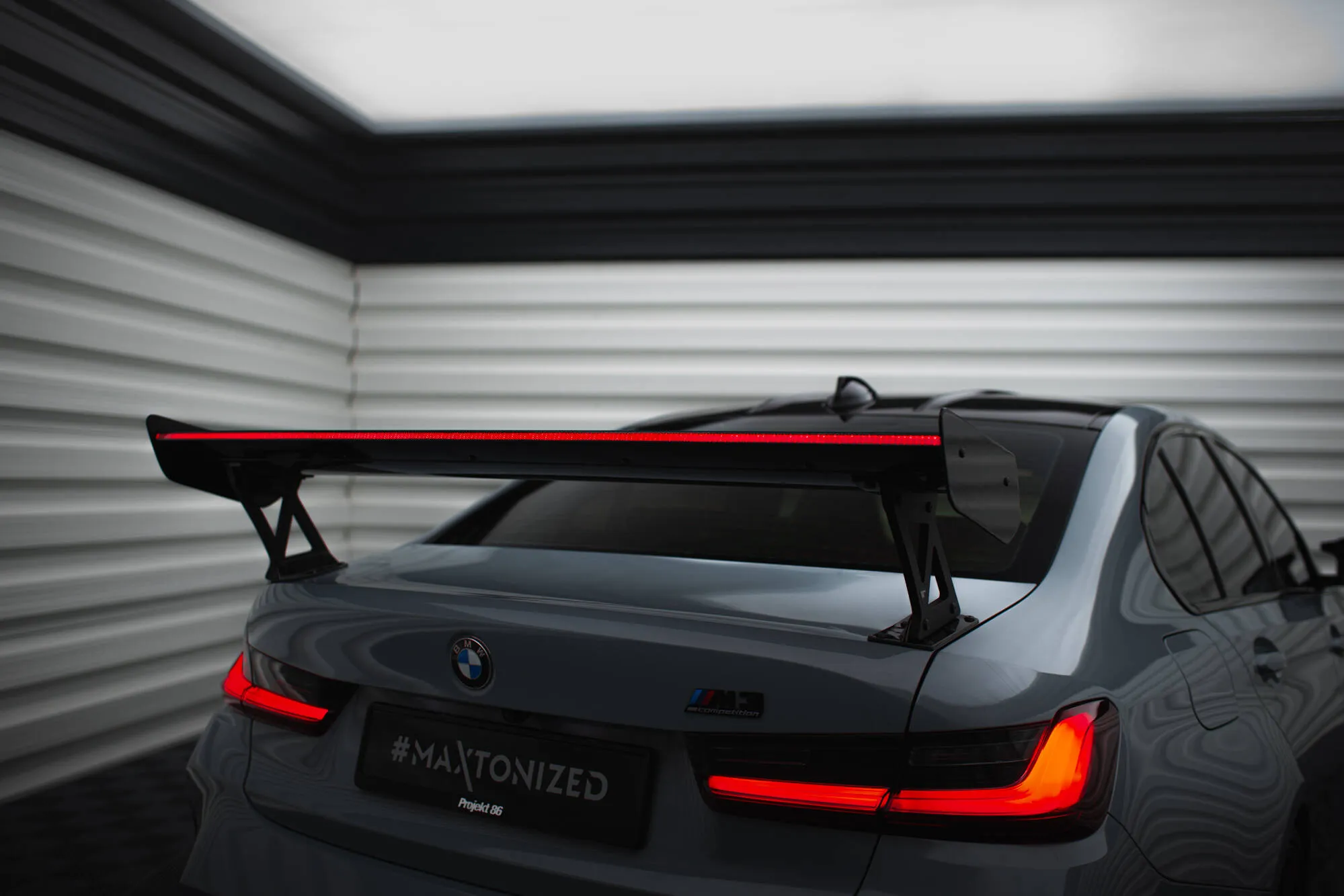 Hekkspoiler med ytre bøyler med LED BMW M3 (G80) 2021-2026 | Carbon Fiber Edition